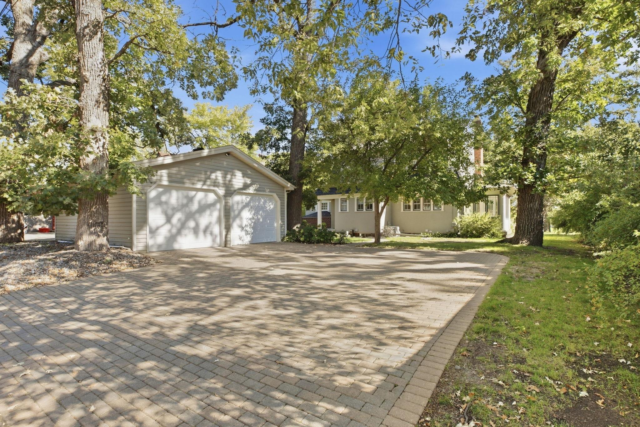 909 6th Avenue N Property Photo 3