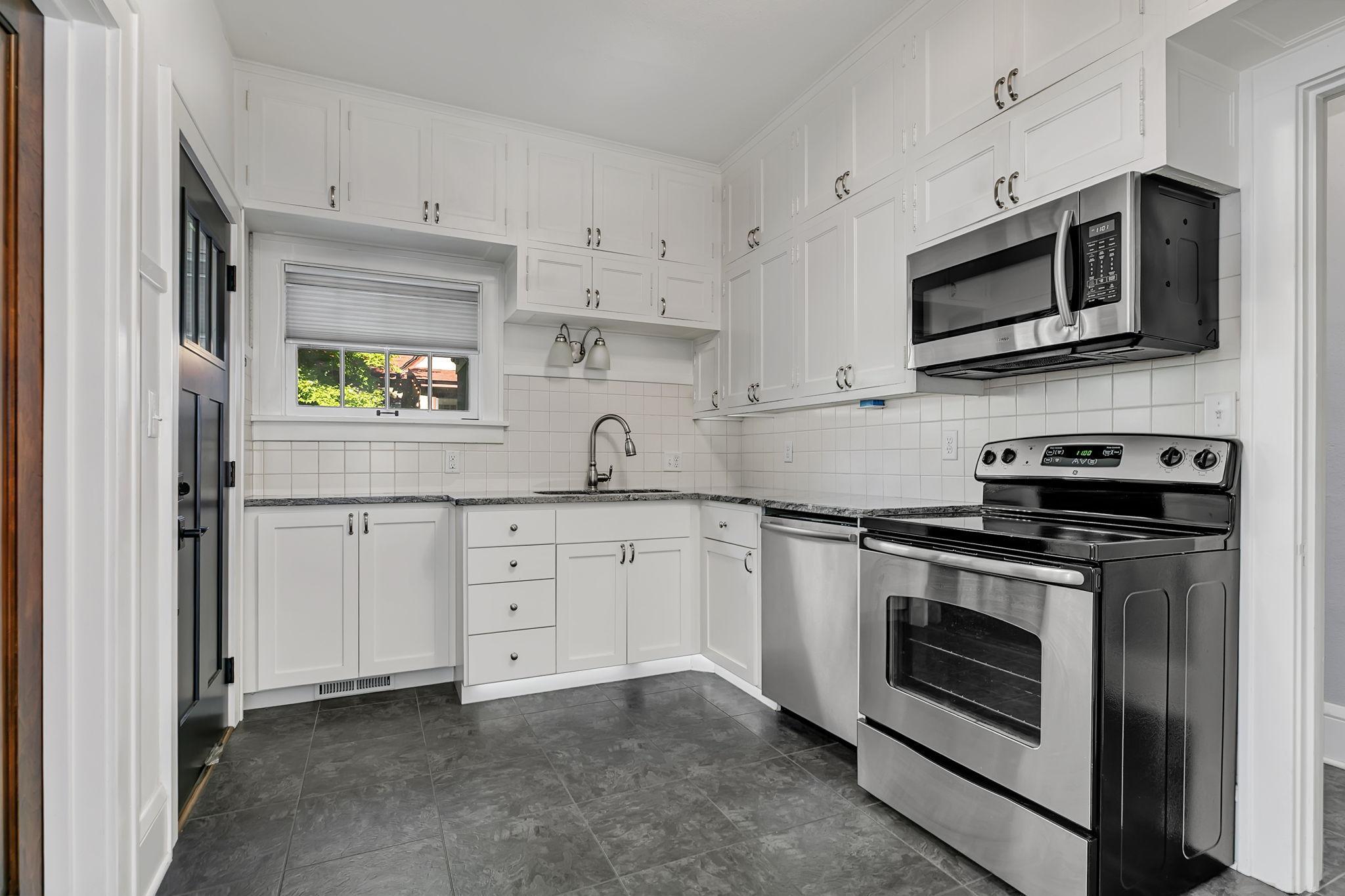 909 6th Avenue N Property Photo 13