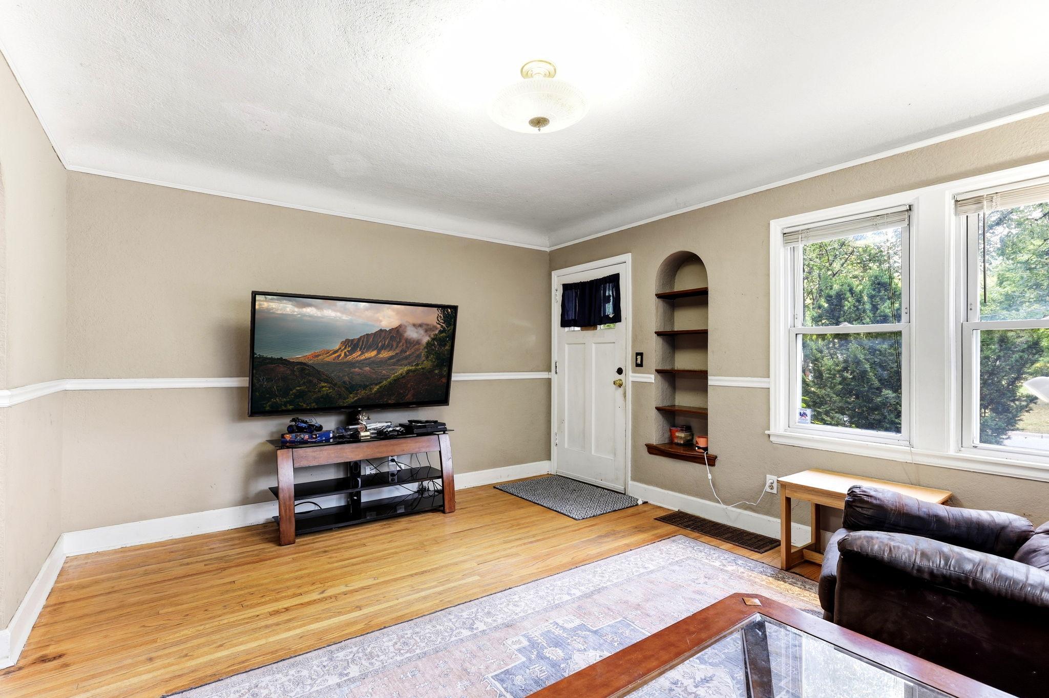 5447 Bryant Avenue N Property Photo 2