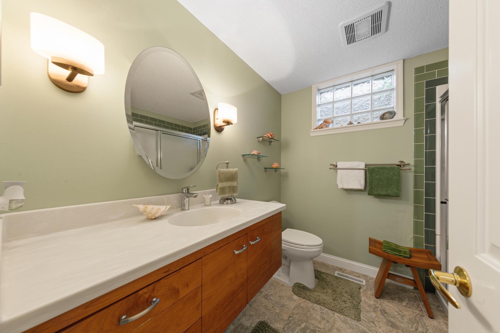 1267 Woodley Street E Property Photo 28