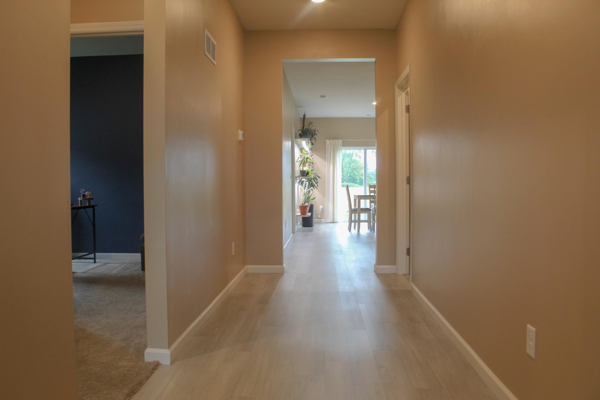 511 Valley Drive W Property Photo 4