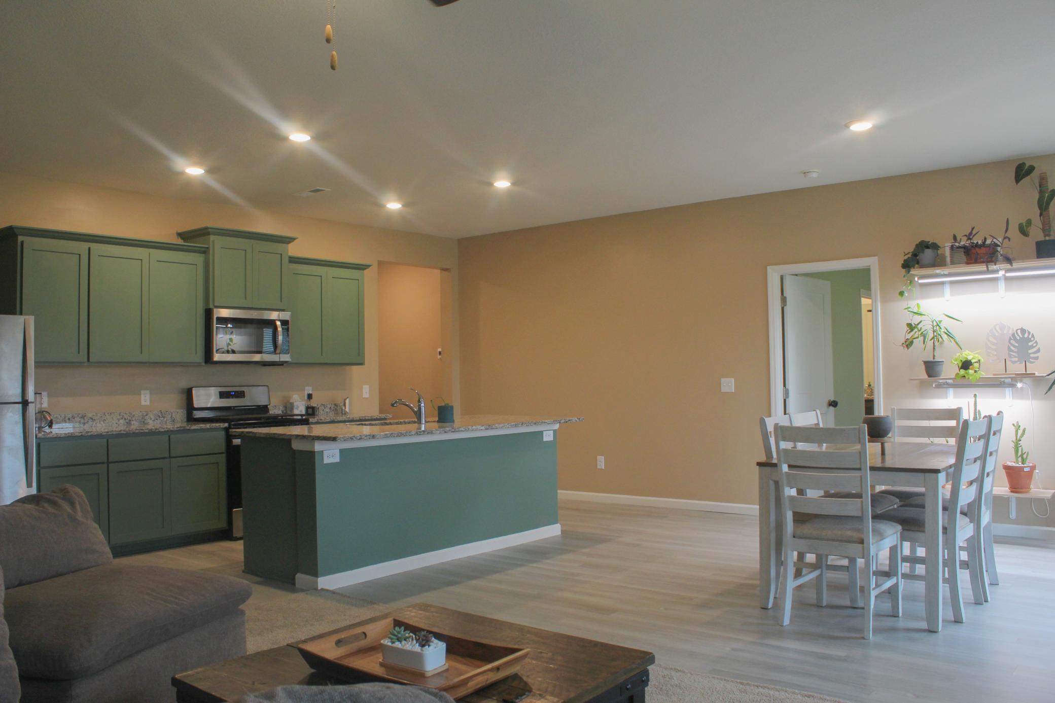 511 Valley Drive W Property Photo 7
