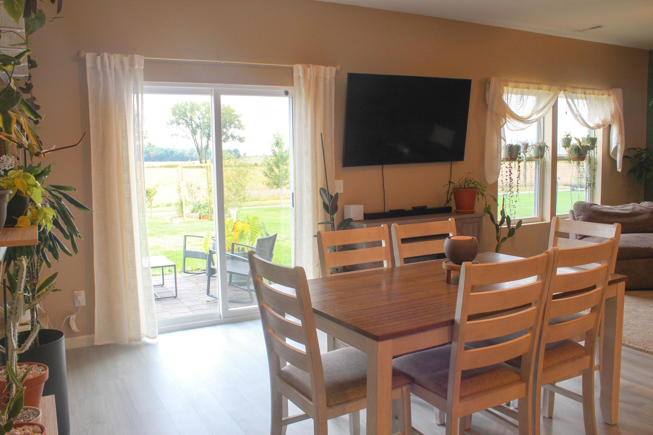 511 Valley Drive W Property Photo 9