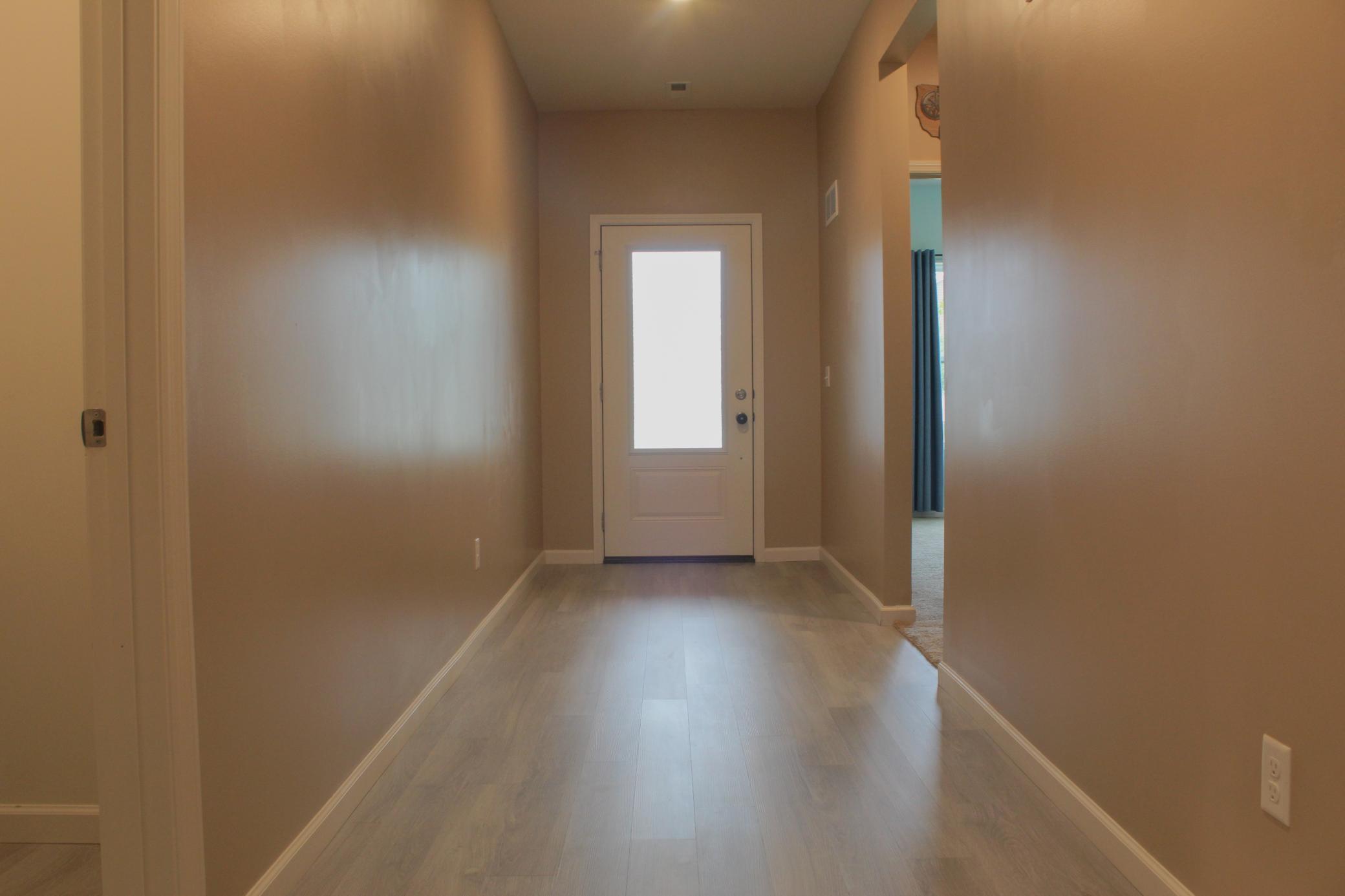 511 Valley Drive W Property Photo 13