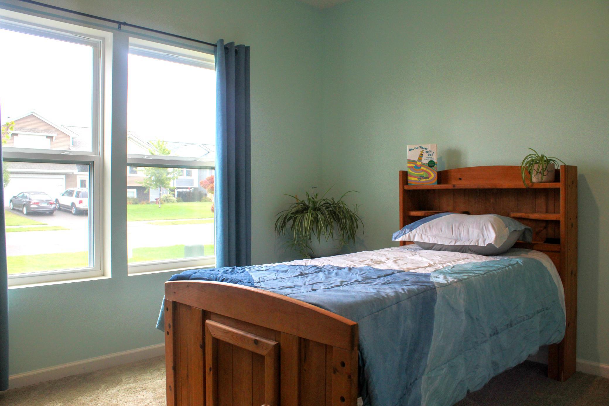 511 Valley Drive W Property Photo 14