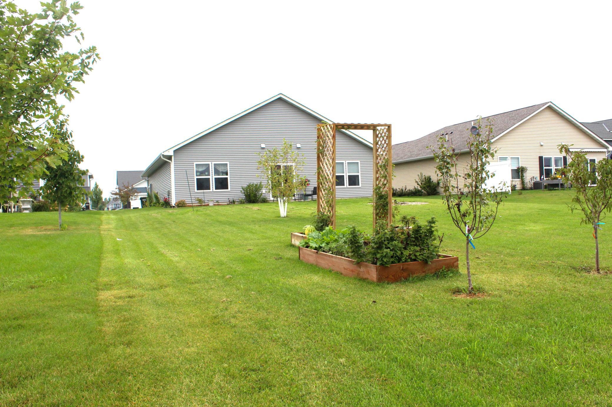 511 Valley Drive W Property Photo 21
