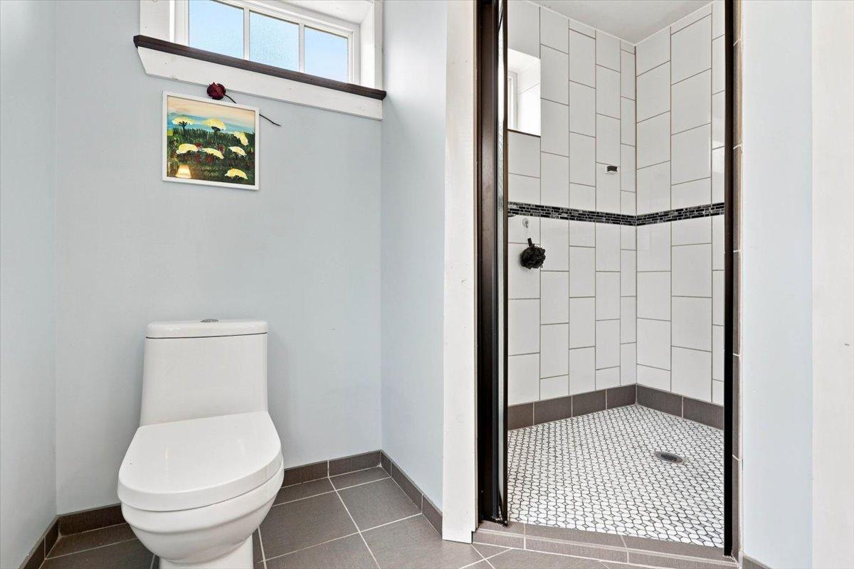 525 Maple Avenue E Property Photo 13
