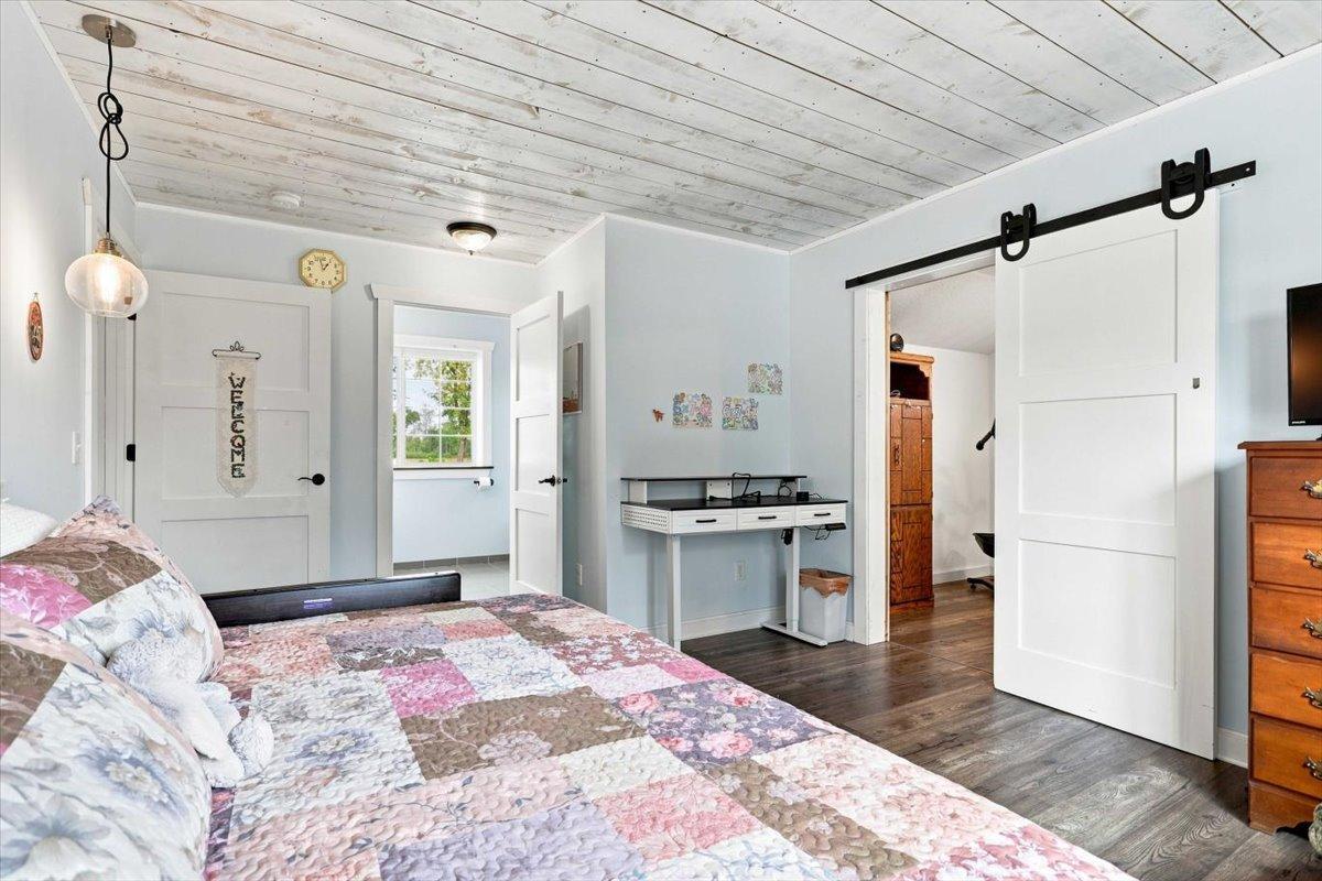 525 Maple Avenue E Property Photo 15