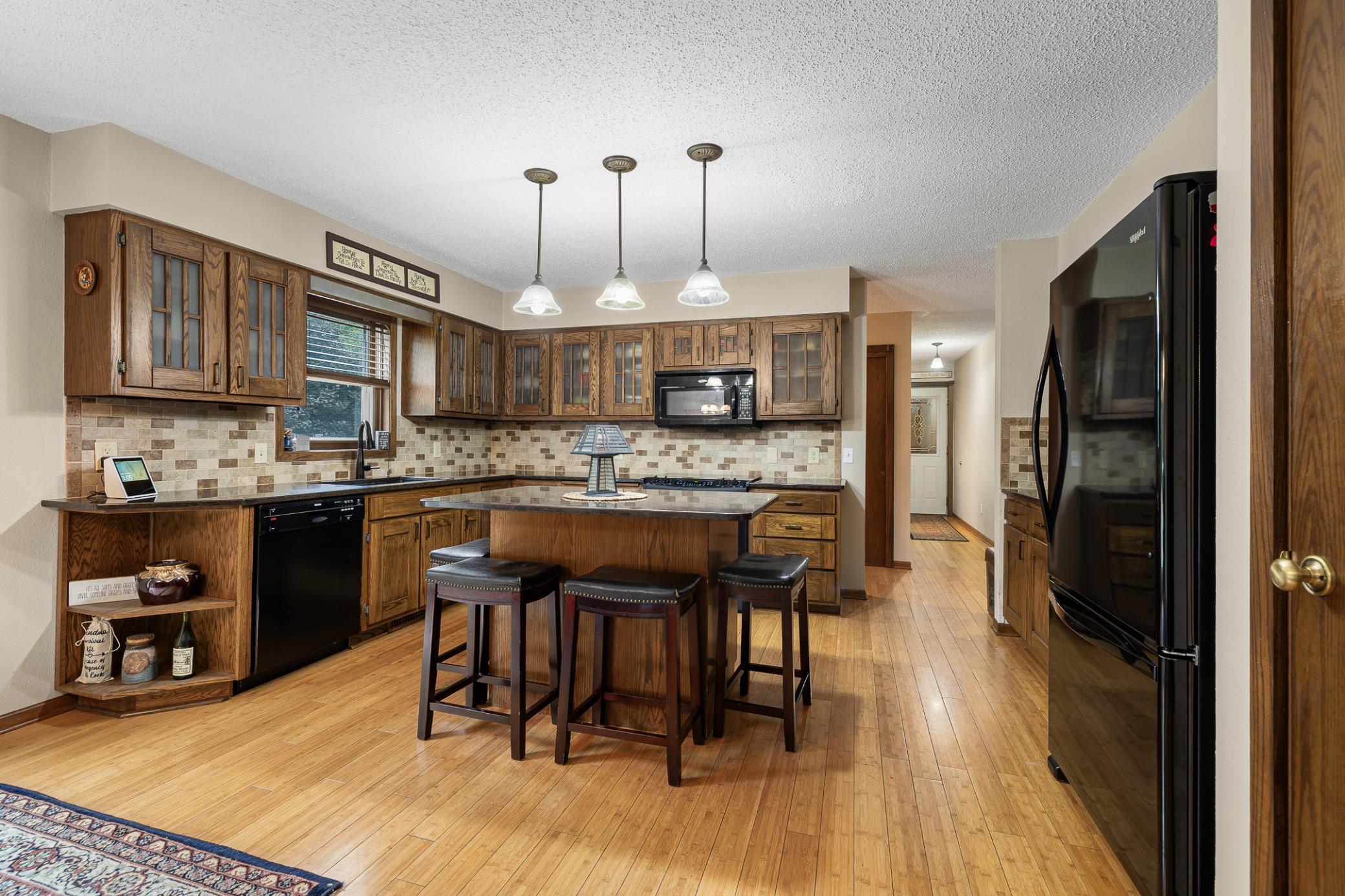 23902 Pineview Road Property Photo 4