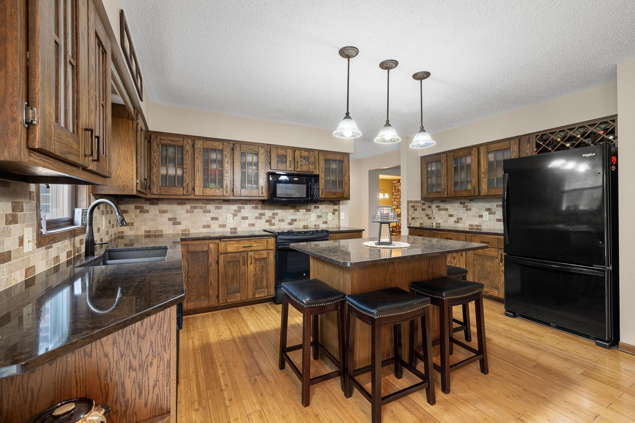 23902 Pineview Road Property Photo 5