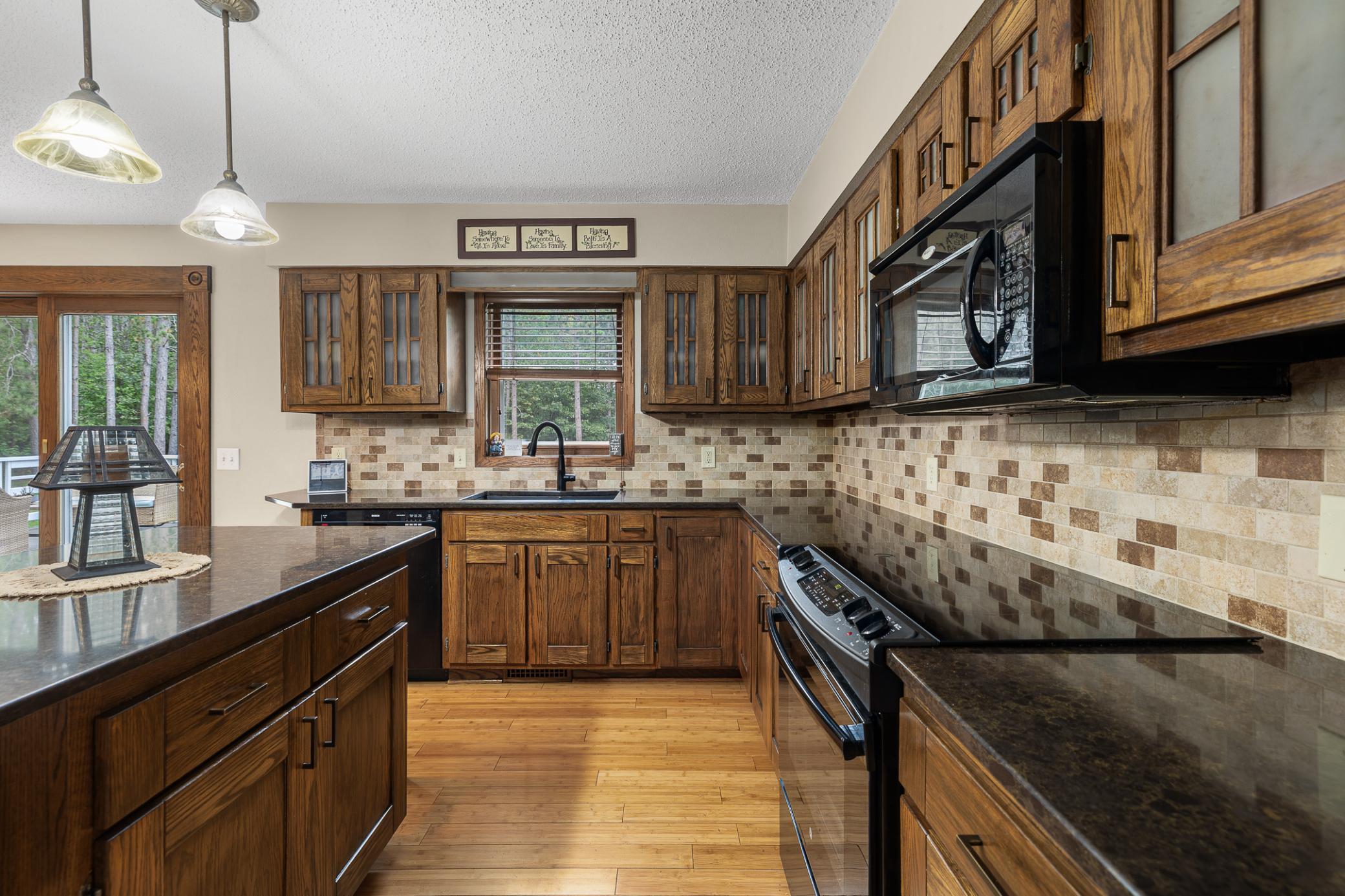 23902 Pineview Road Property Photo 6