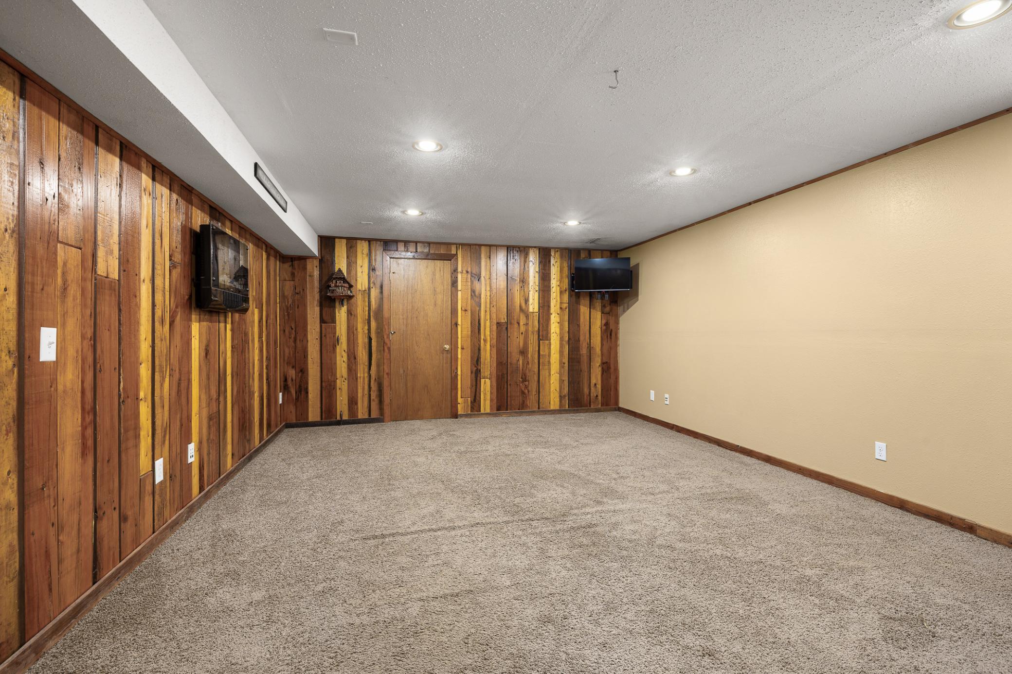 23902 Pineview Road Property Photo 23