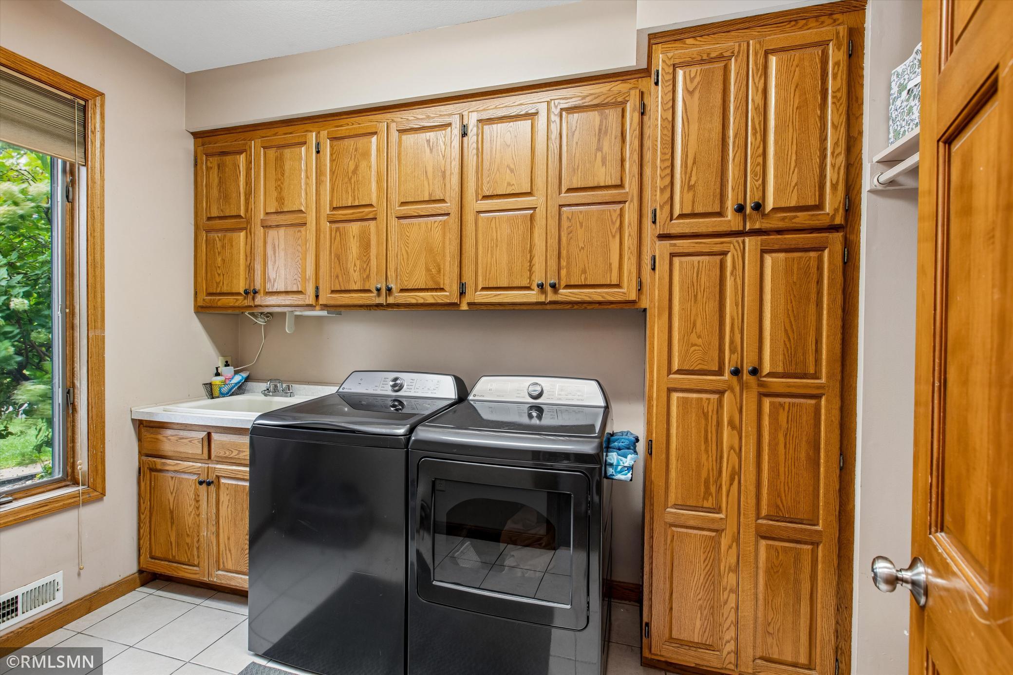 13789 Guild Avenue Property Photo 6