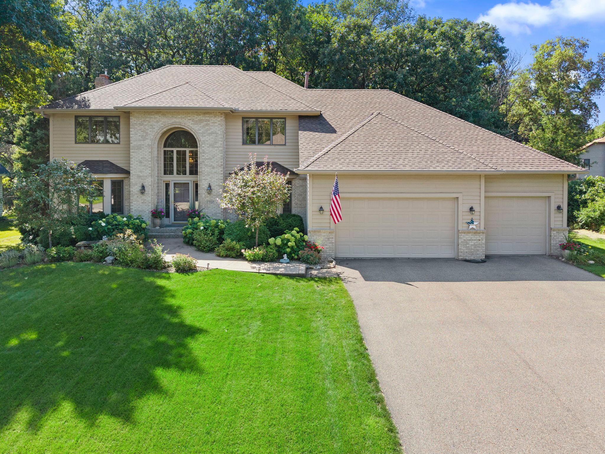 17707 Kingsbury Circle Property Photo 1