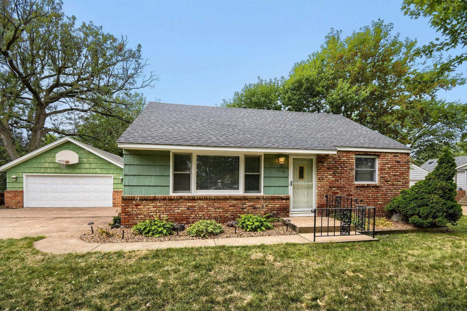 7558 5th Street Ne Property Photo 1