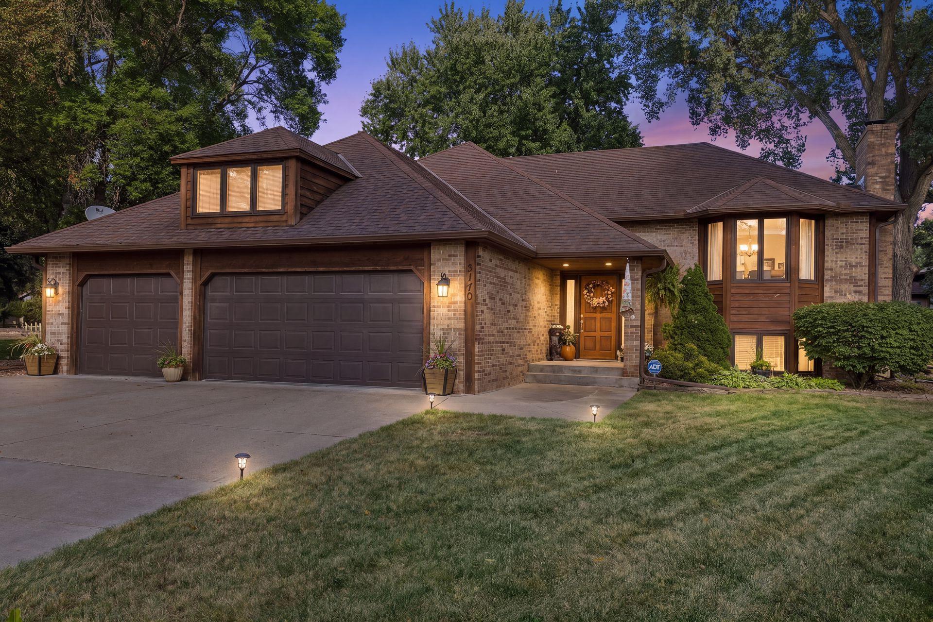 5170 Hemlock Lane N Property Photo 1