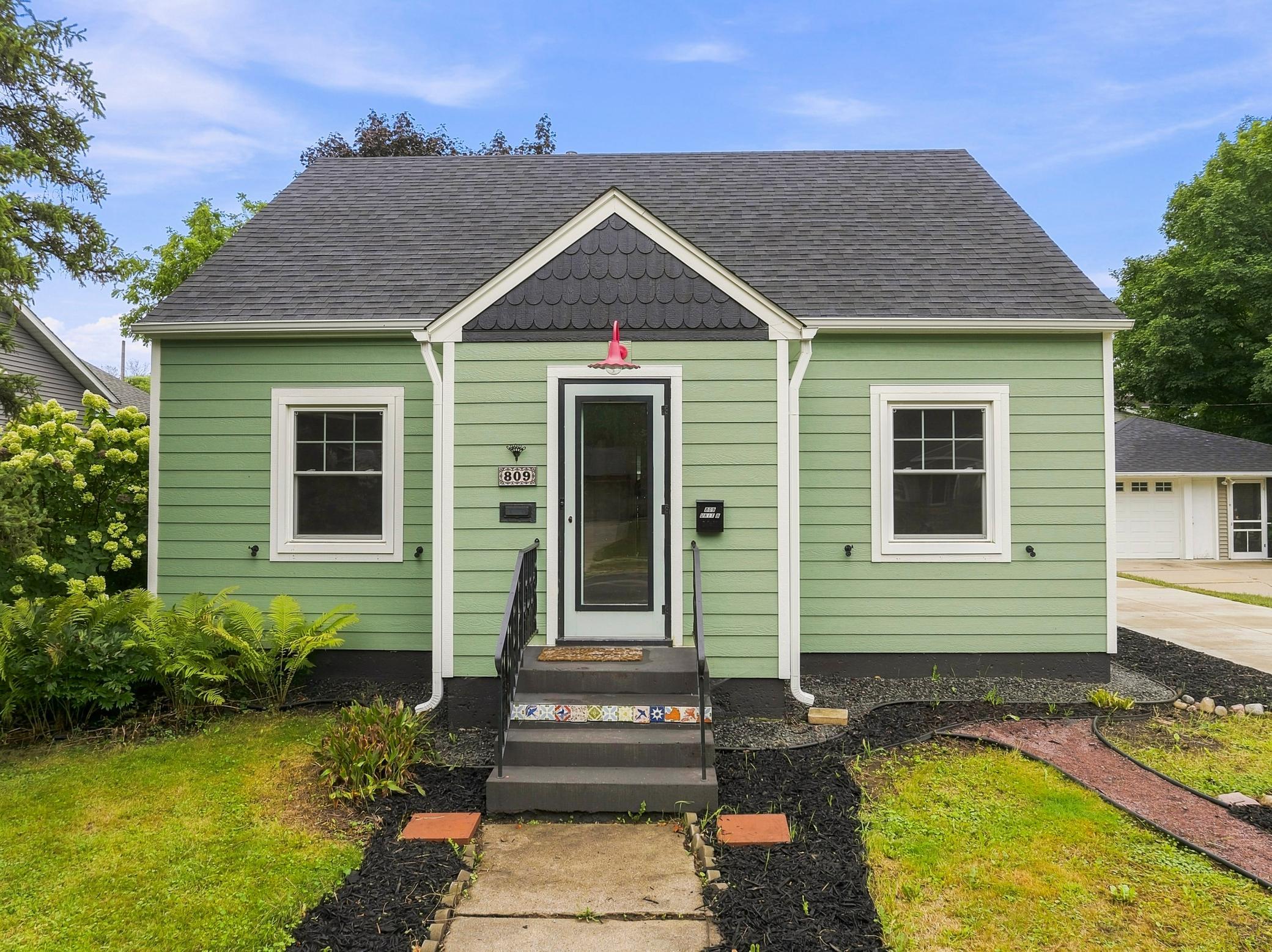 809 1st Street W Property Photo 1