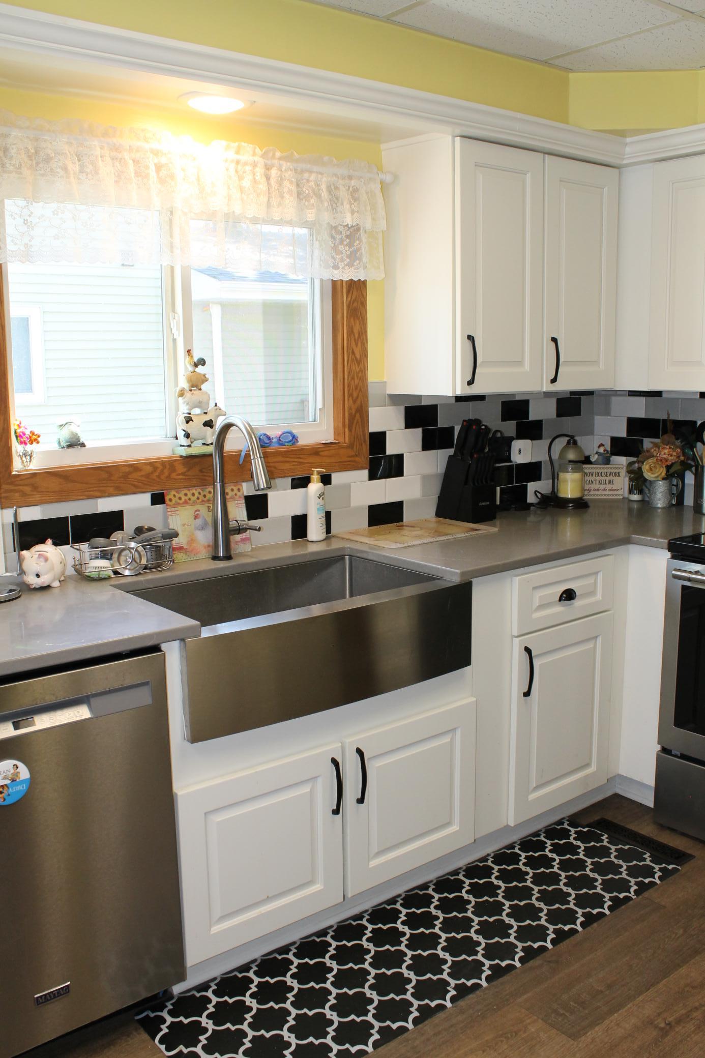 405 E Lake Street Property Photo 6