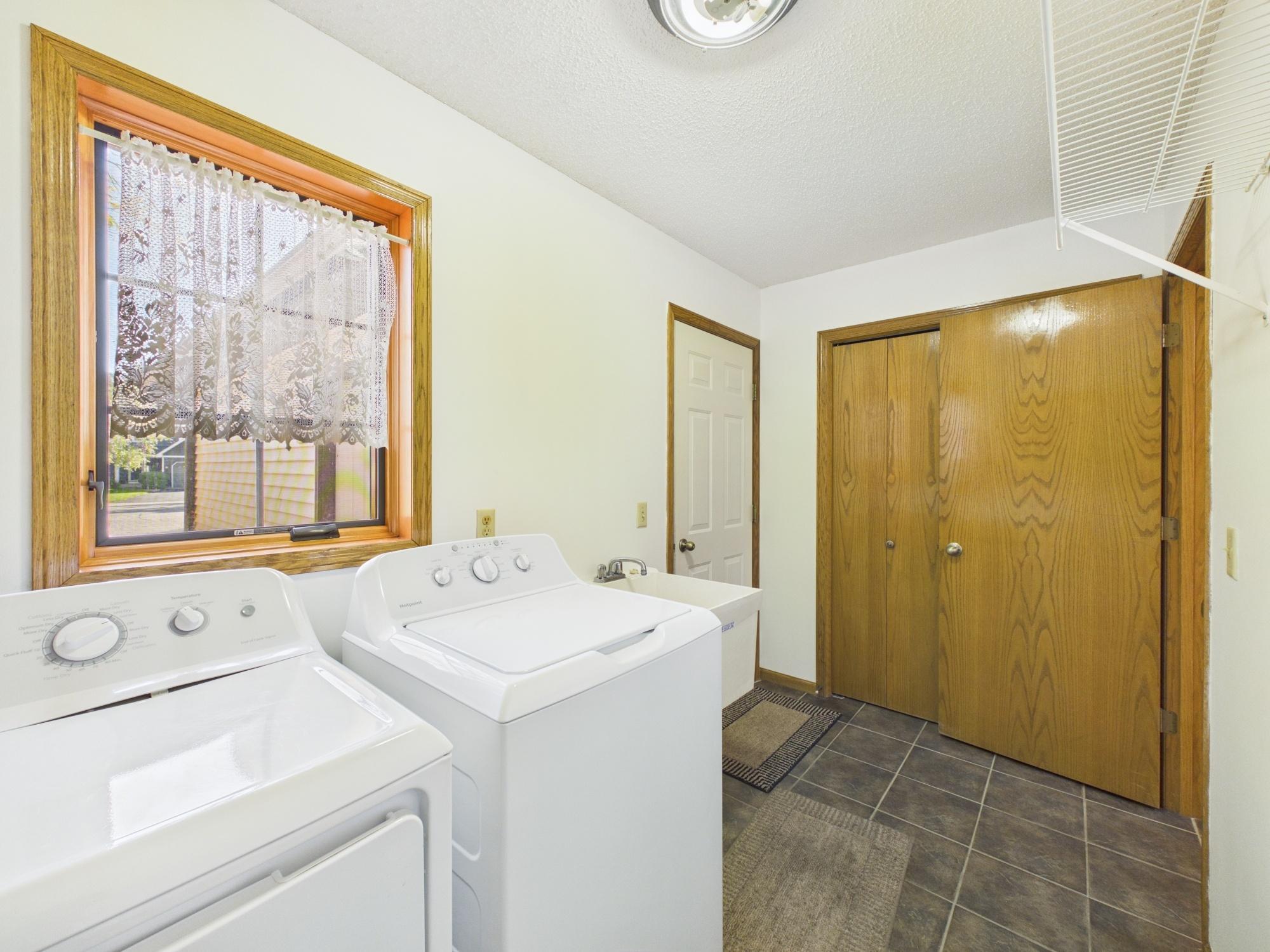 1952 Park Ridge Court Property Photo 10