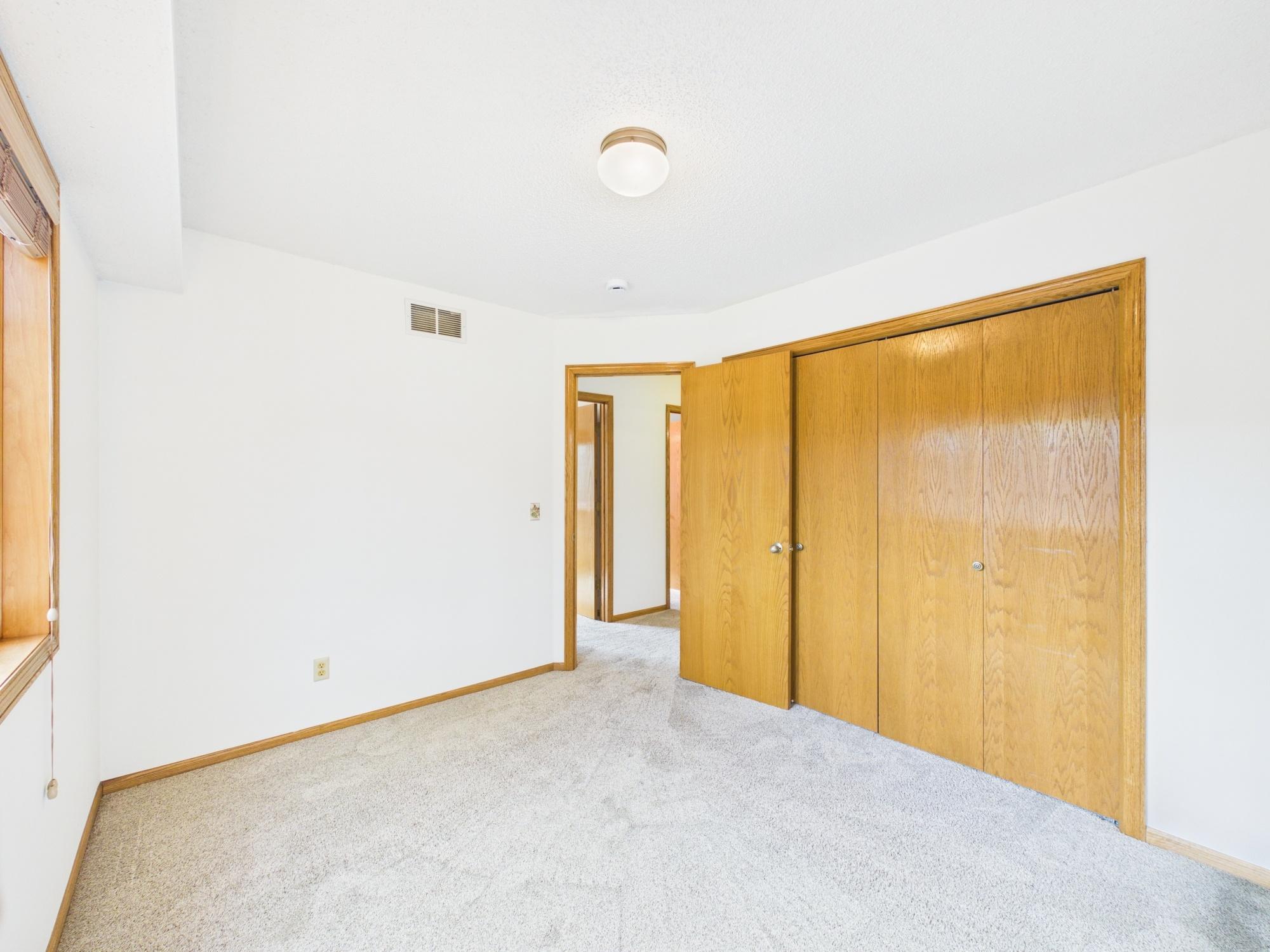 1952 Park Ridge Court Property Photo 28