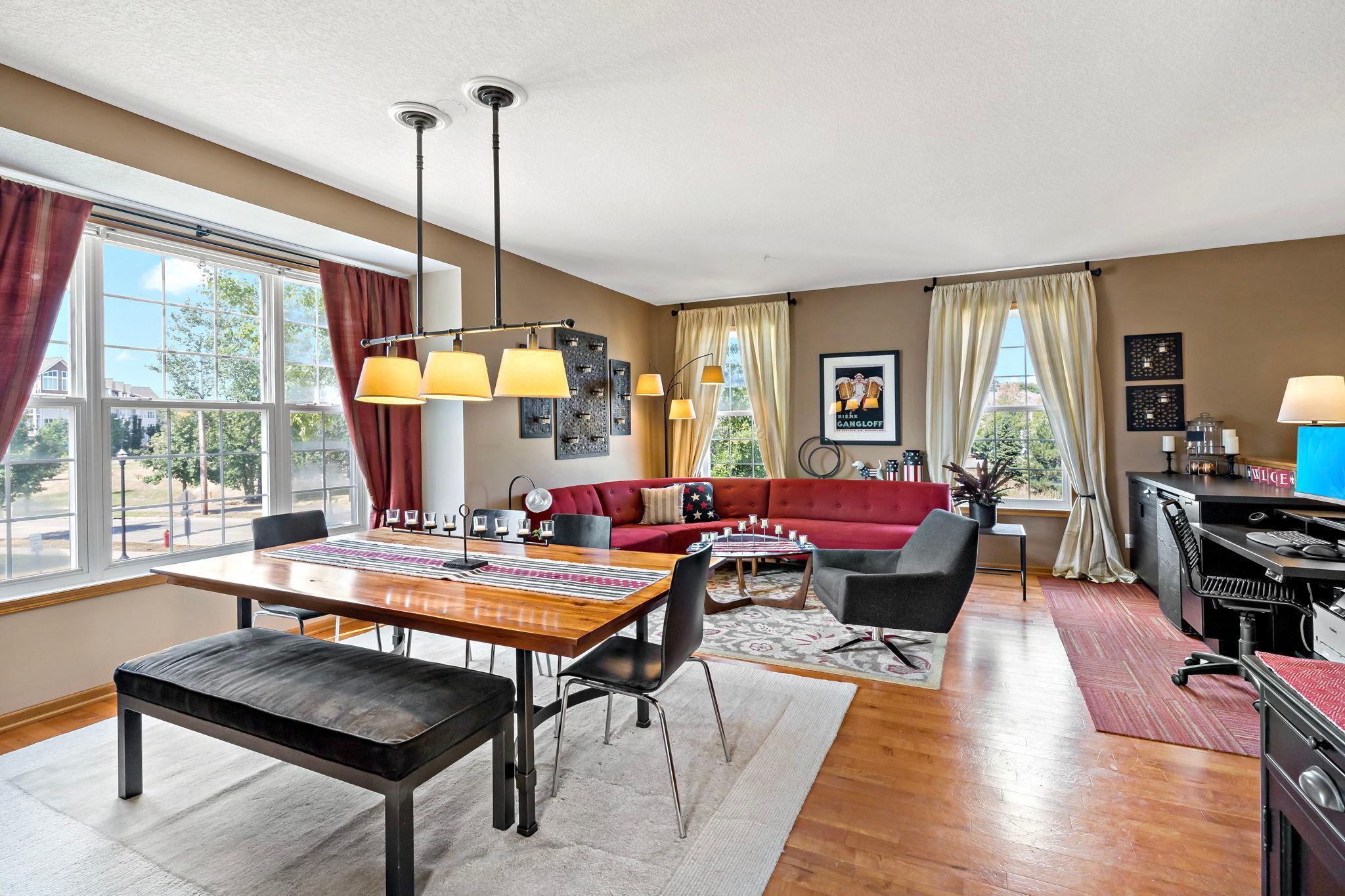 510 Huset Parkway NE Property Photo 1