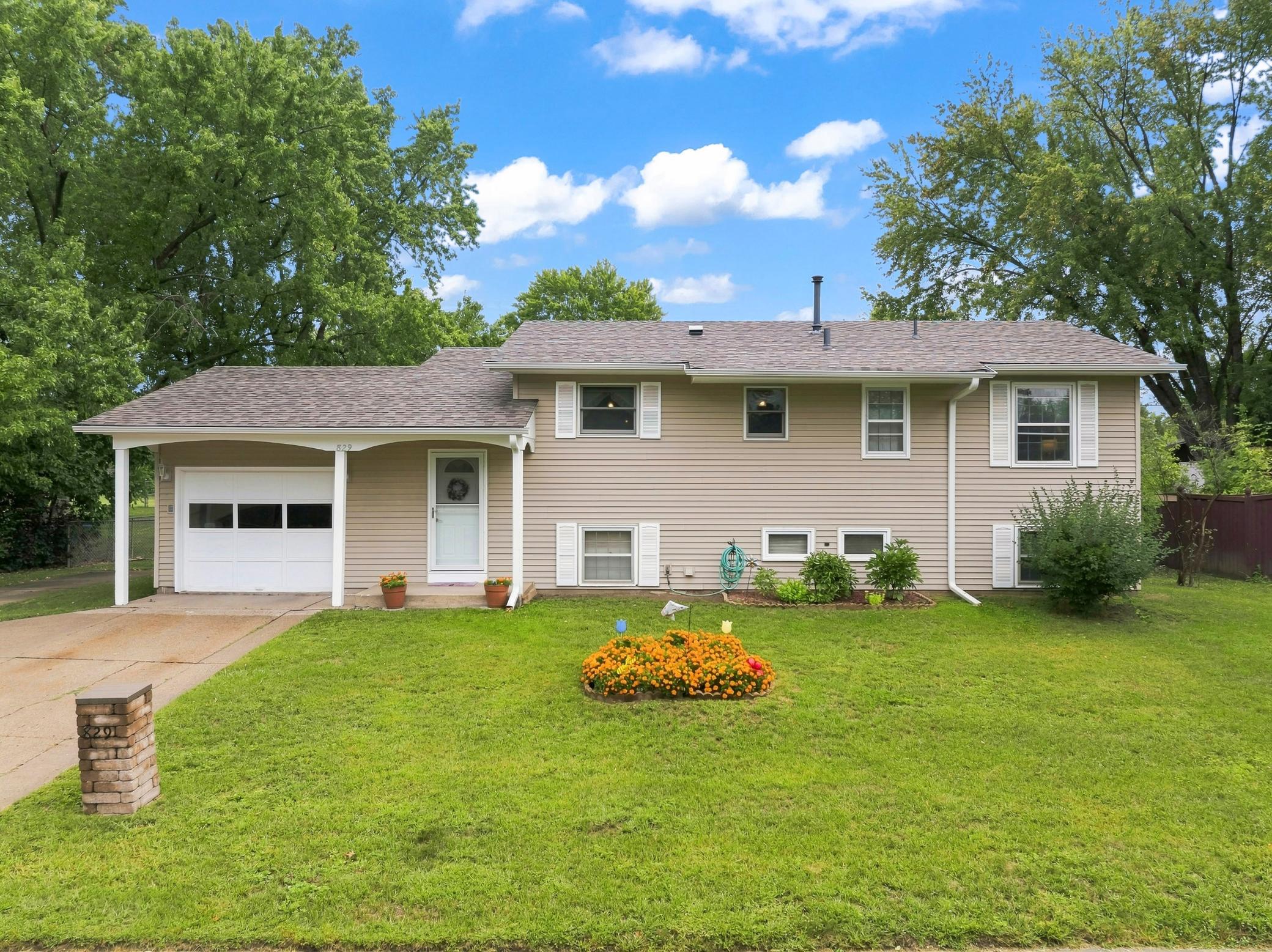 829 Oriole Drive Property Photo 1