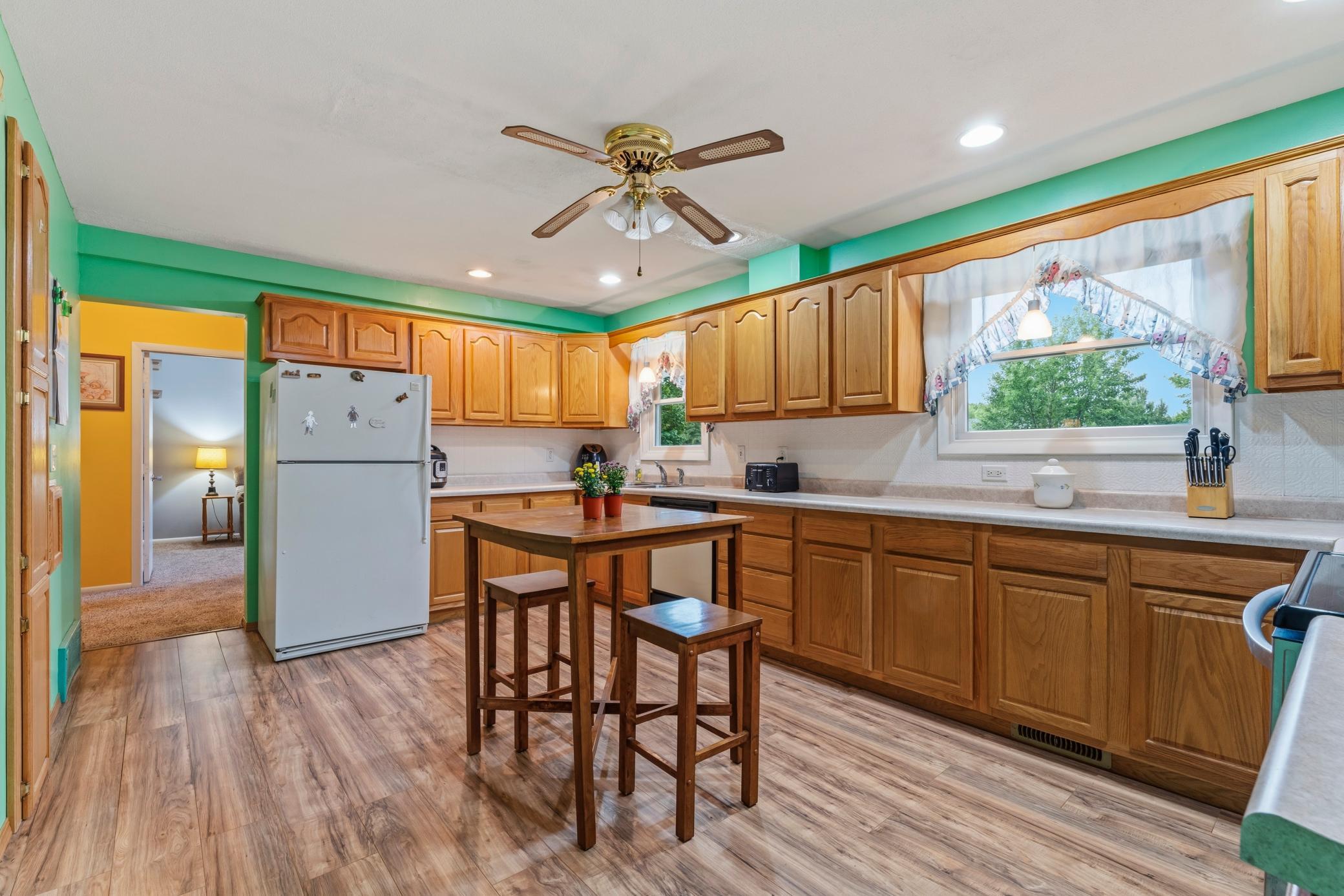 829 Oriole Drive Property Photo 3