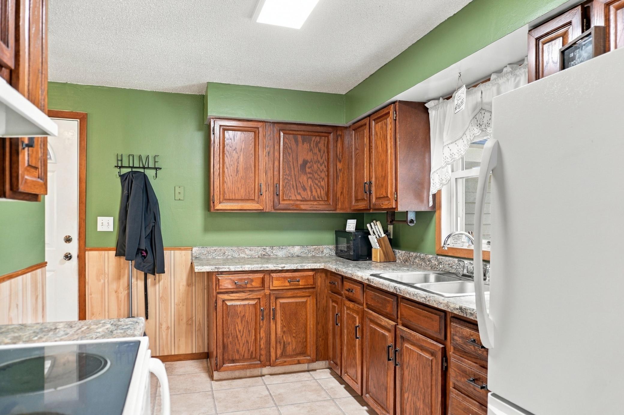 930 Park Street Property Photo 5