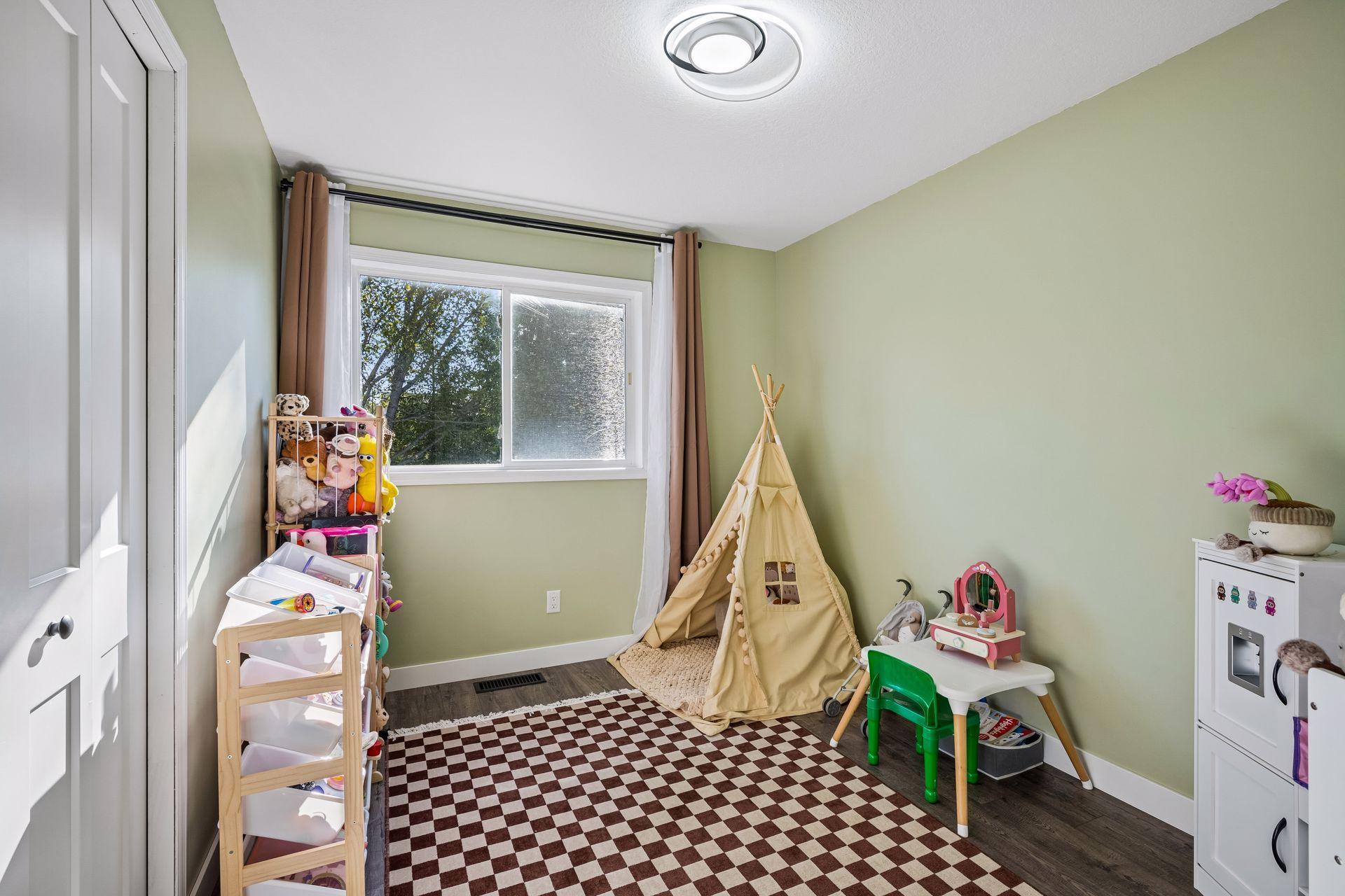650 Robert Avenue N Property Photo 16
