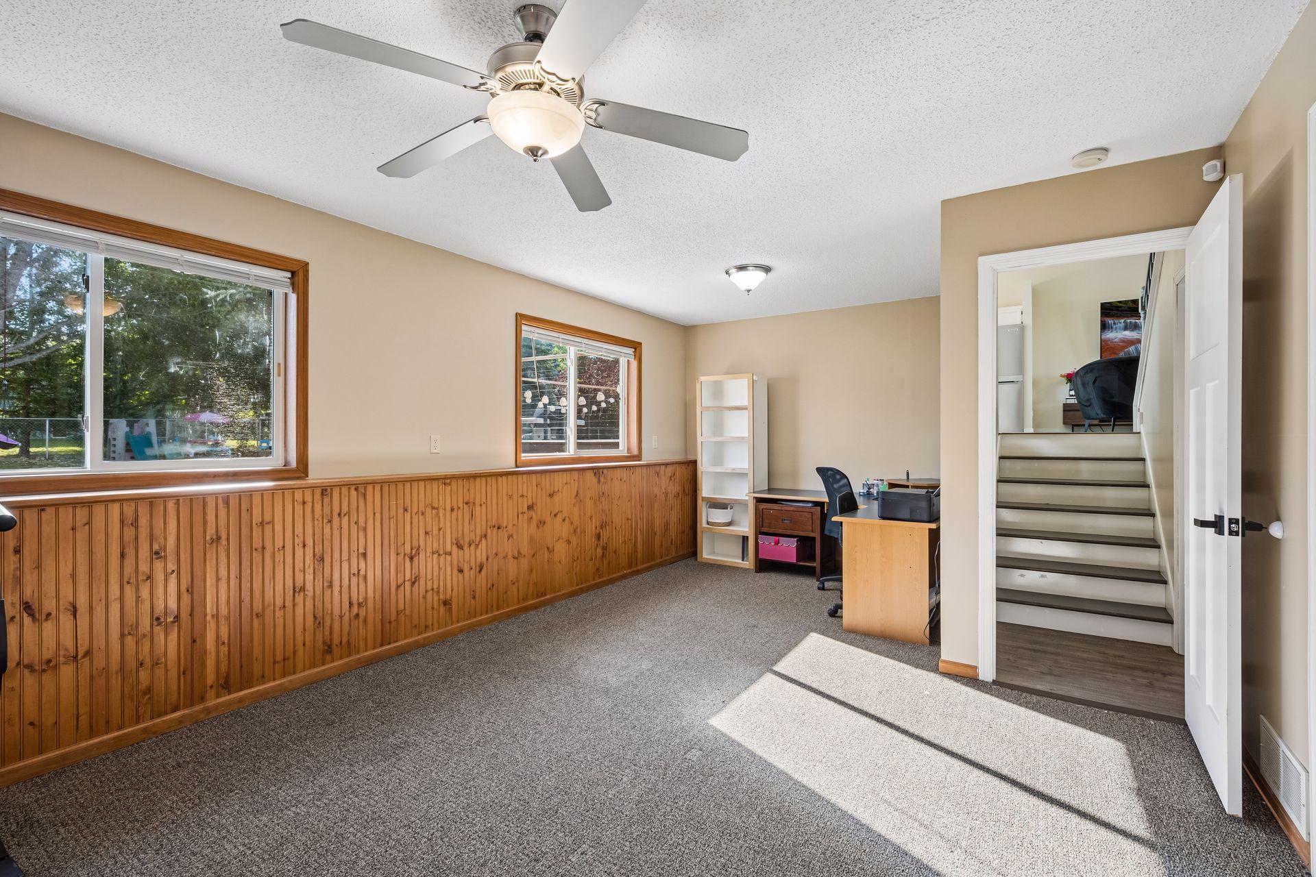 650 Robert Avenue N Property Photo 18