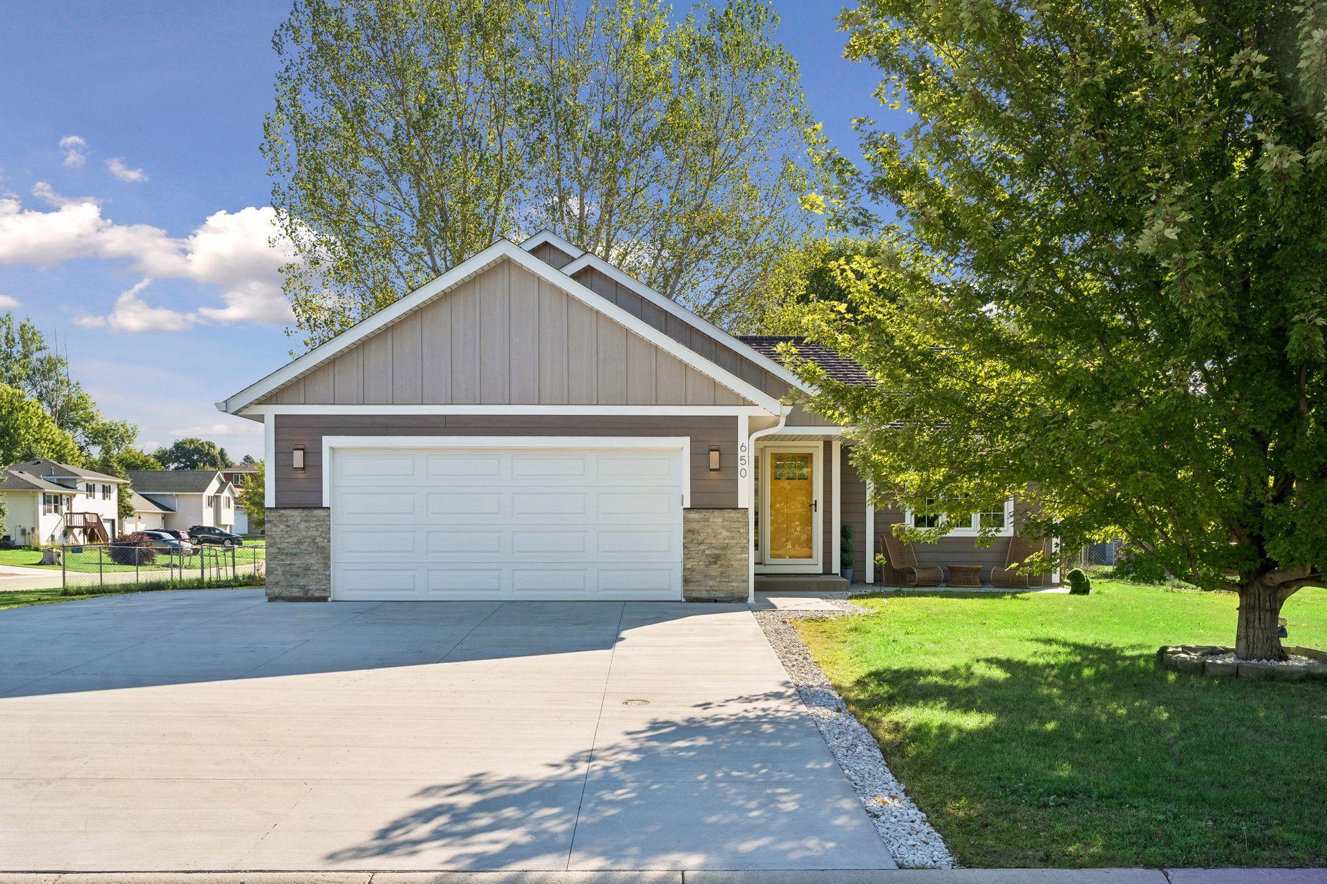 650 Robert Avenue N Property Photo 32
