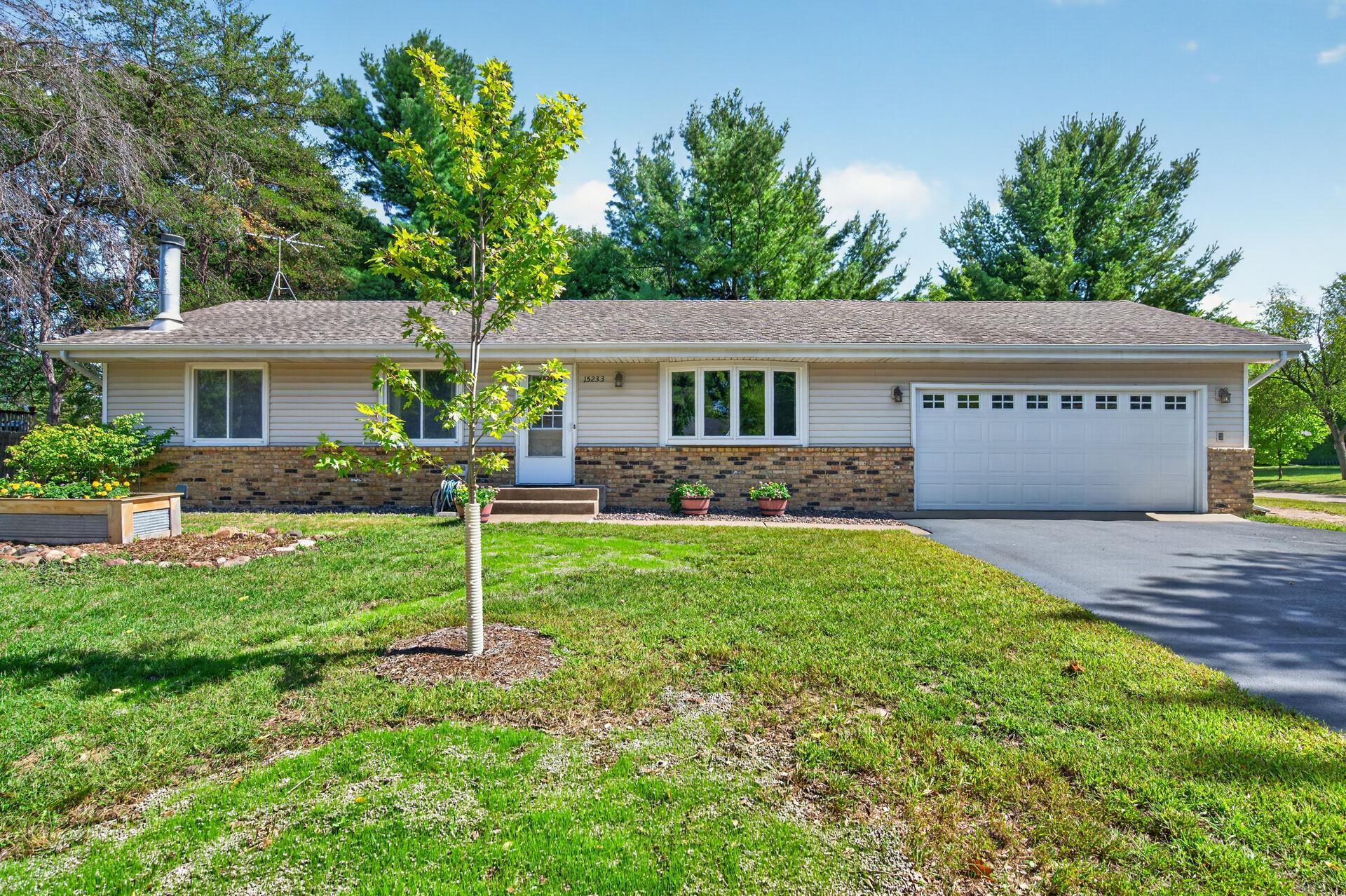 15233 Urbank Street NE Property Photo 1