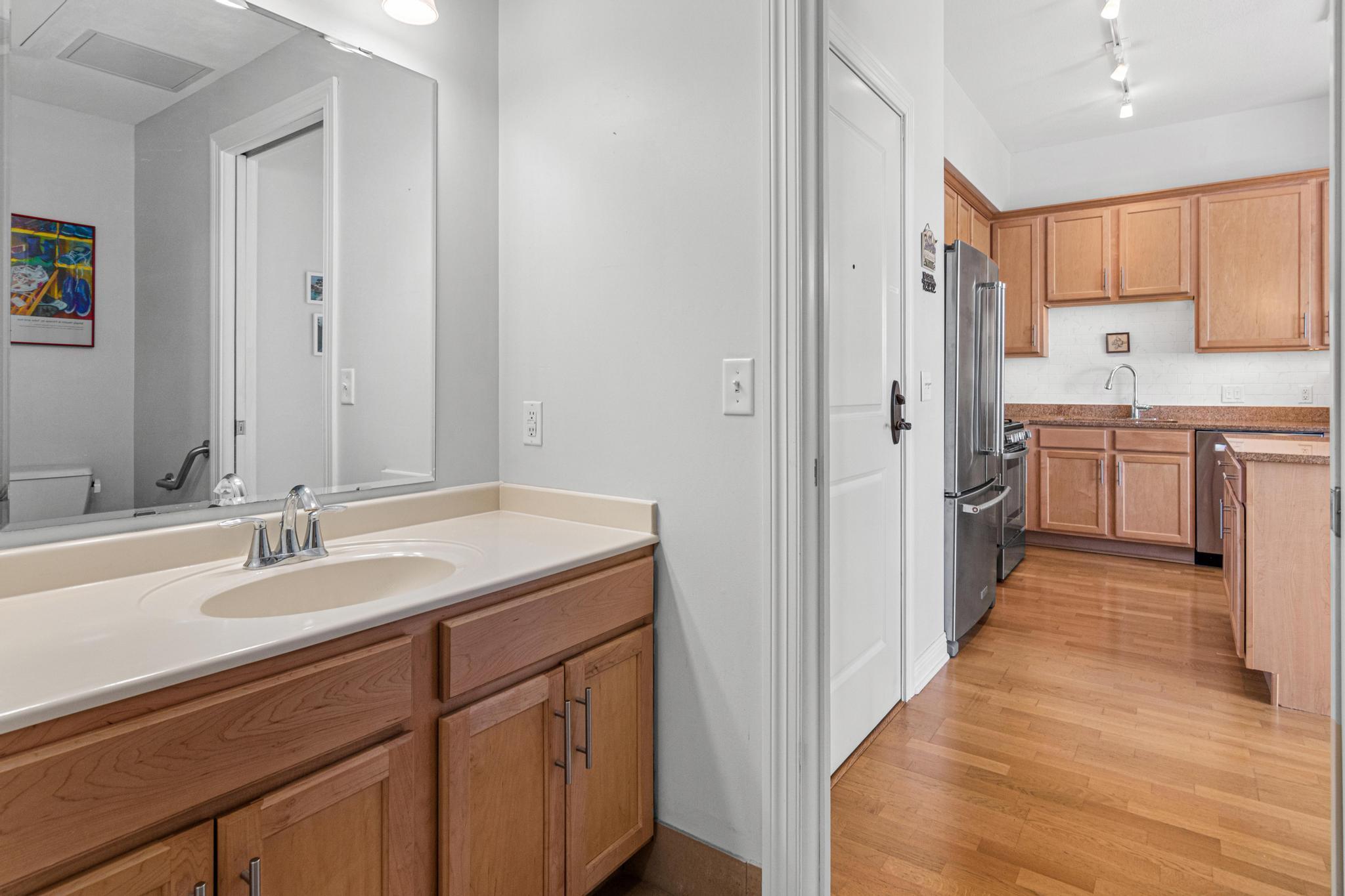 370 Marshall Avenue 401 Property Photo 16