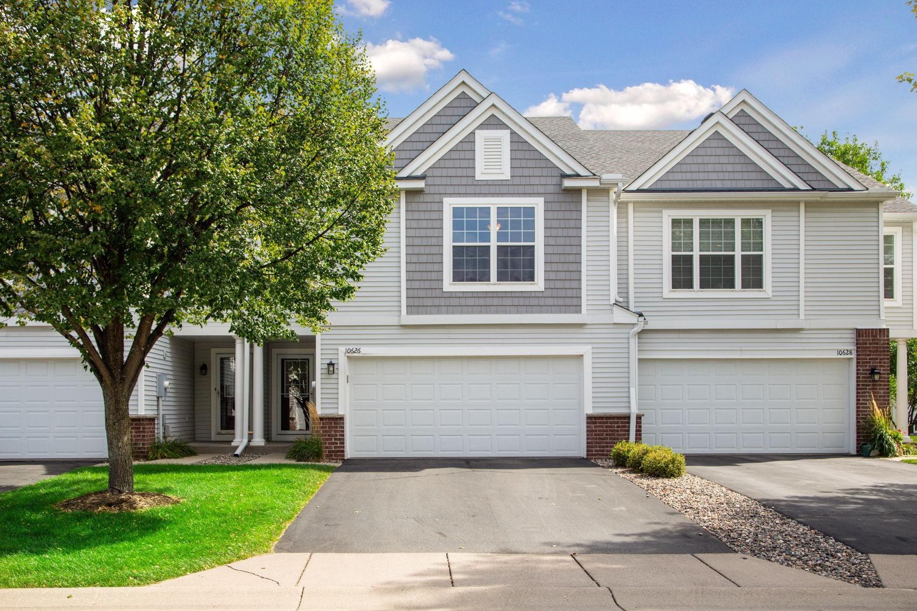 10626 Pond Curve