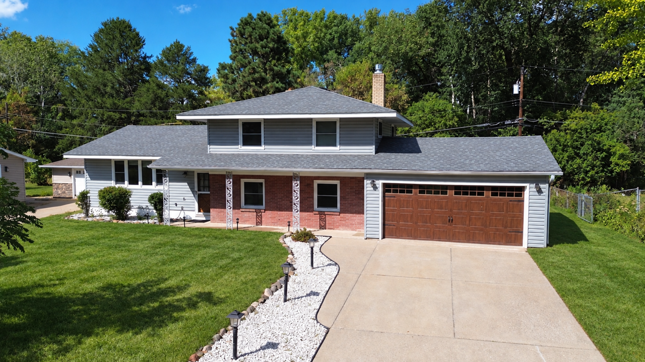 1825 Woodcrest Drive Property Photo 1