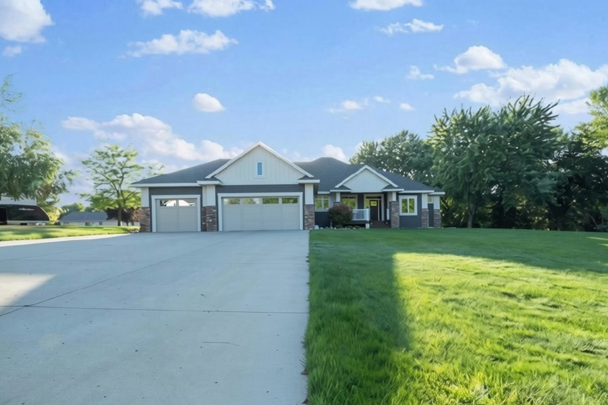 1890 Ridgewood Drive Nw Property Photo 1