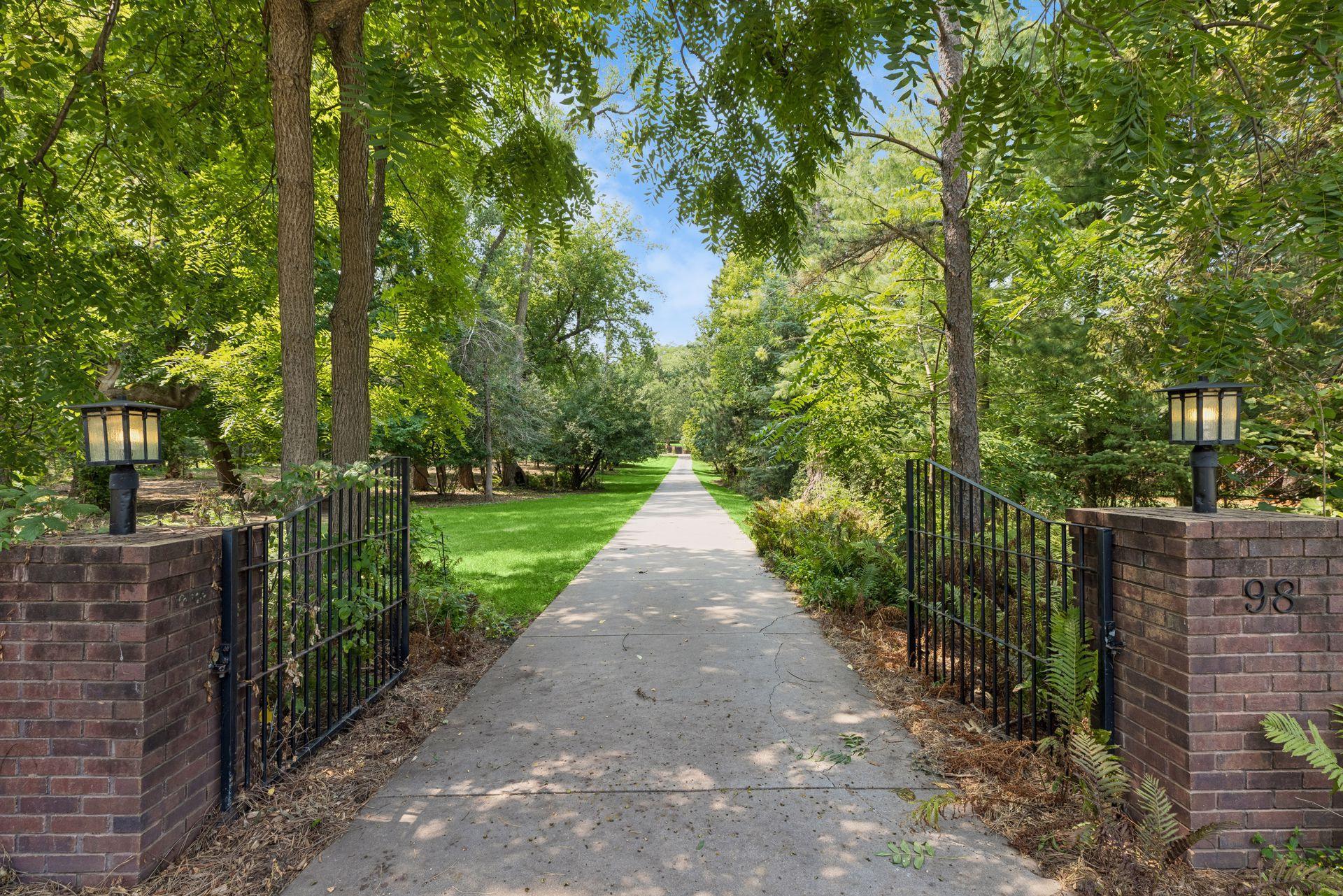 98 Quality Avenue N Property Photo 1