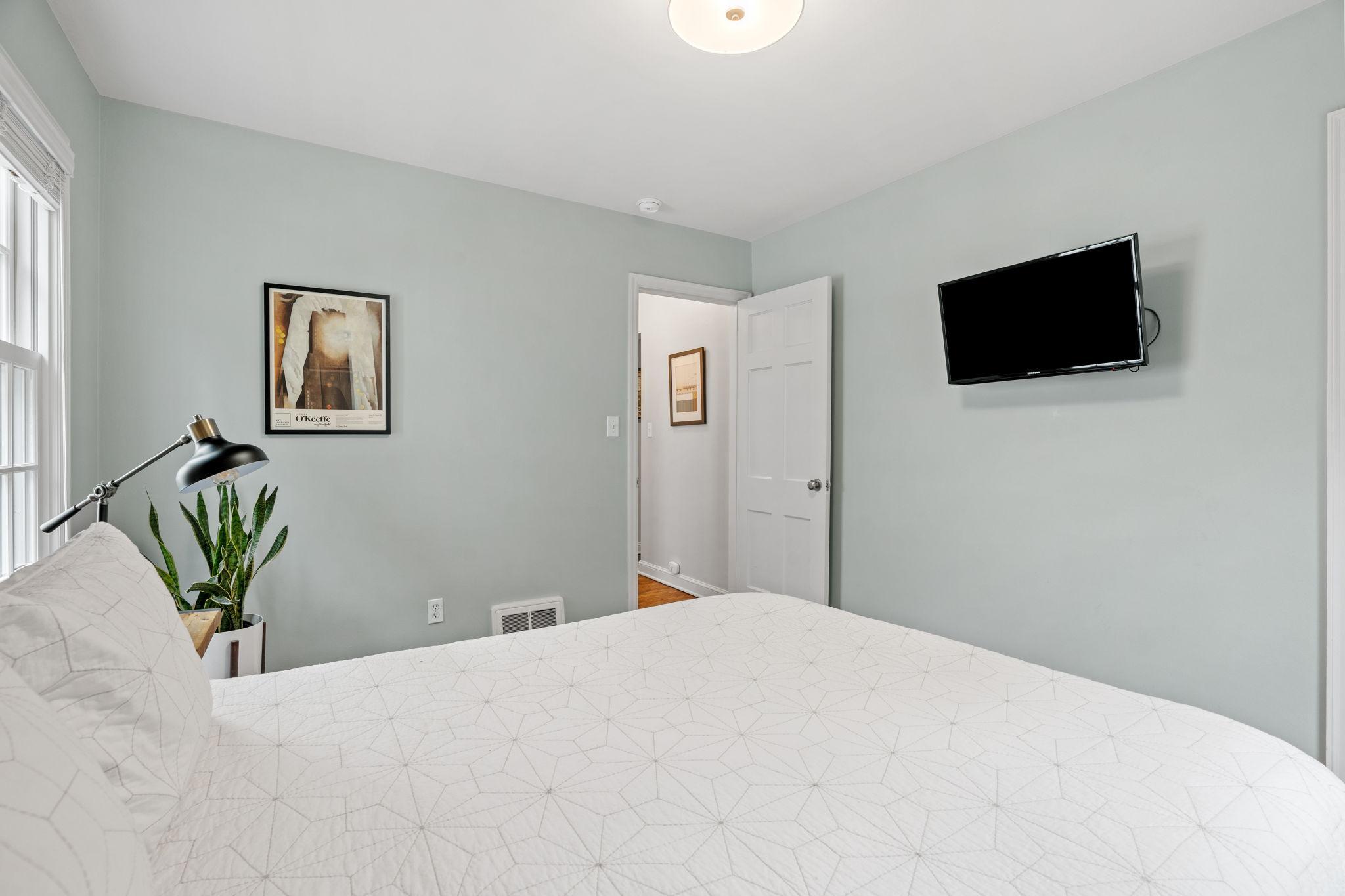 5541 Vincent Avenue S Property Photo 24