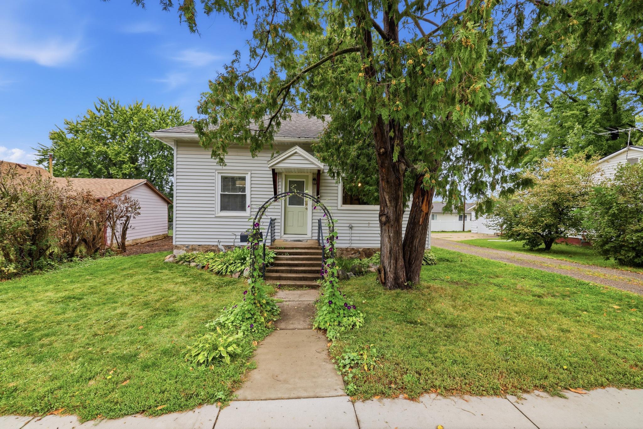 230 2nd Street Se Property Photo 1