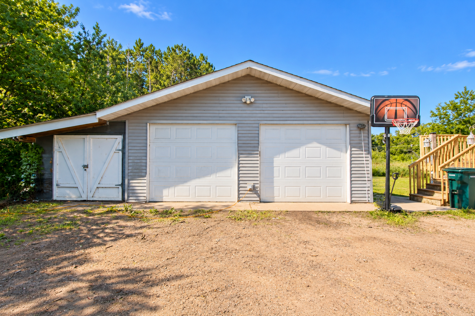 640 Superior Avenue Property Photo 14