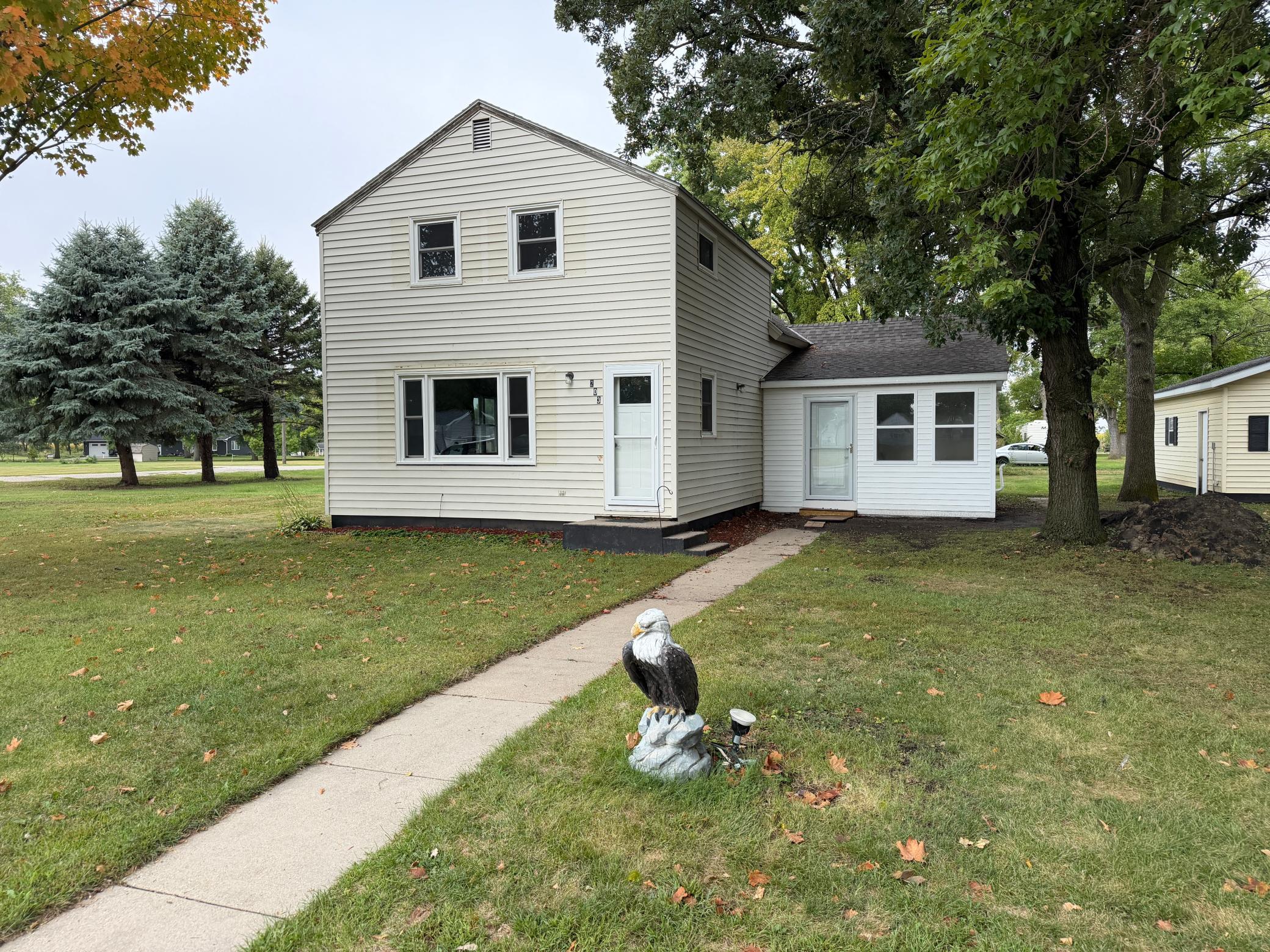203 4th Street S Property Photo 3