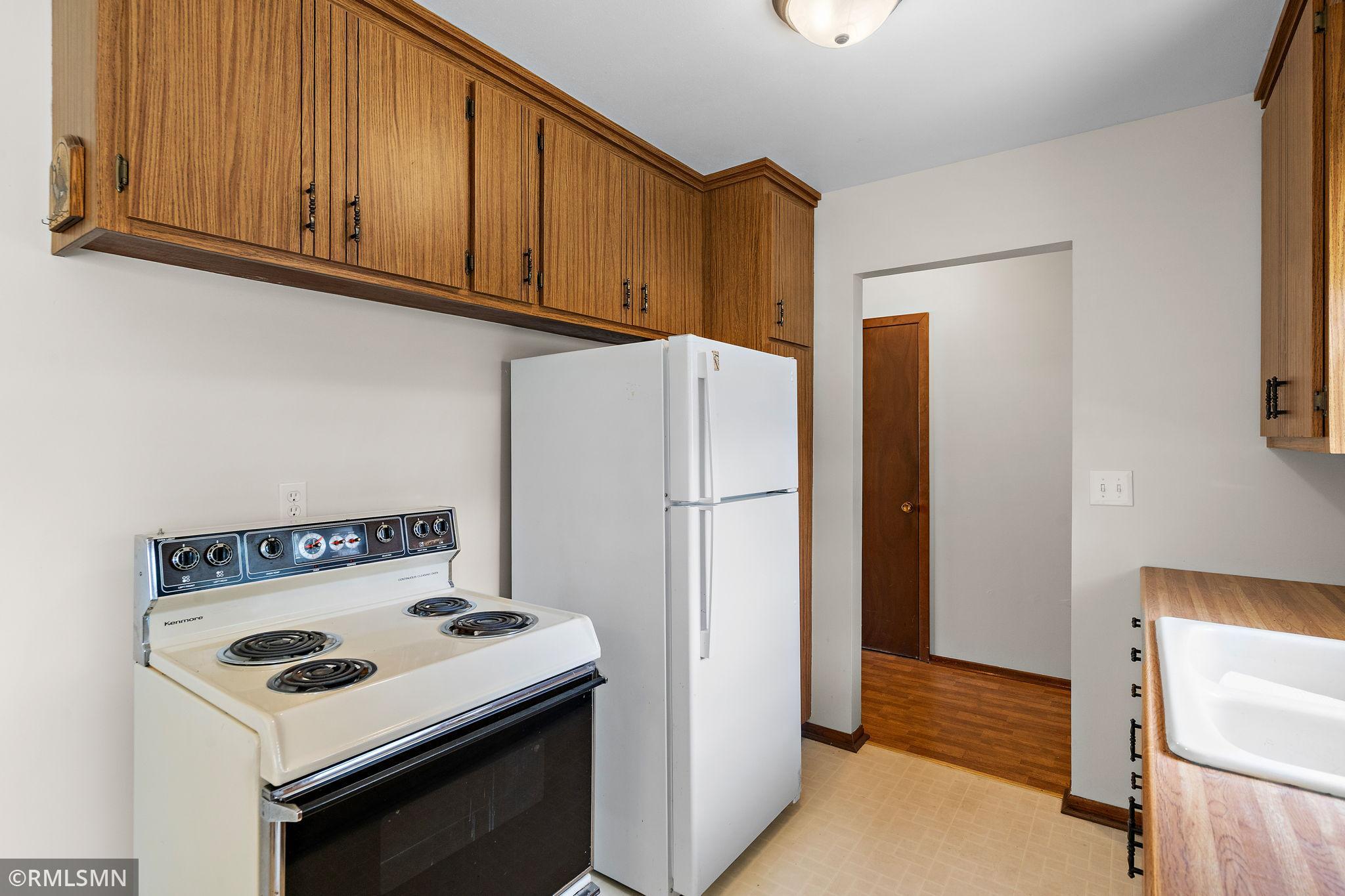 14590 Dallara Avenue W Property Photo 4