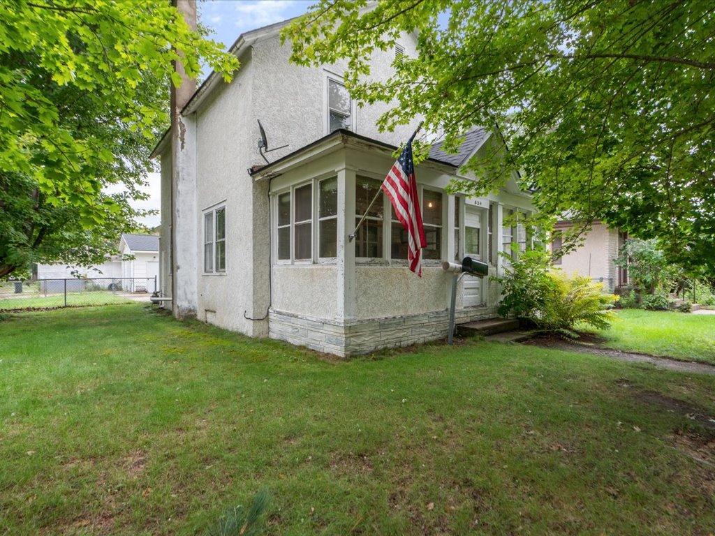 824 10th Avenue NE Property Photo 1