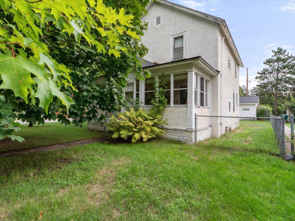 824 10th Avenue Ne Property Photo 2