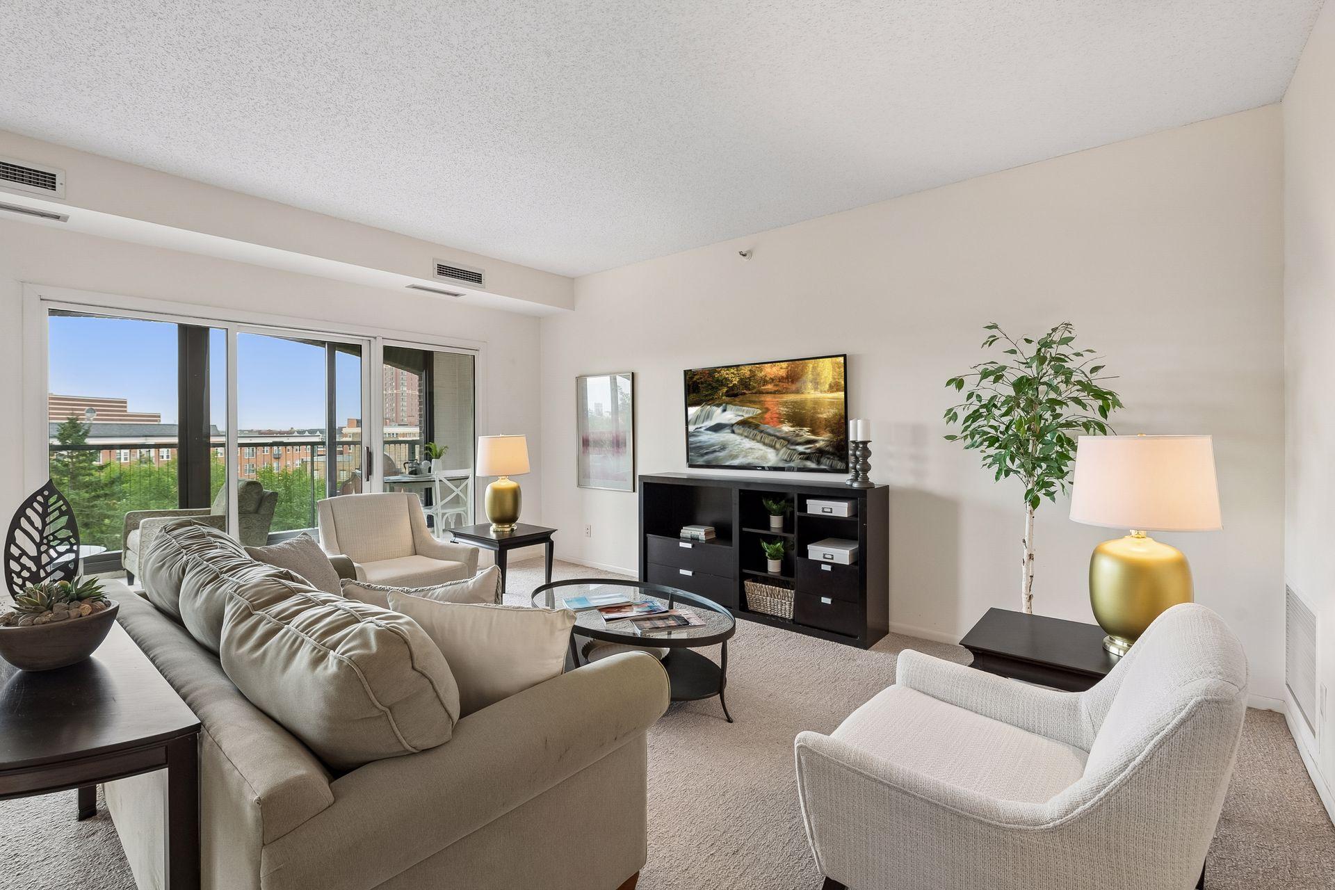 1201 Yale Place 403 Property Photo 3