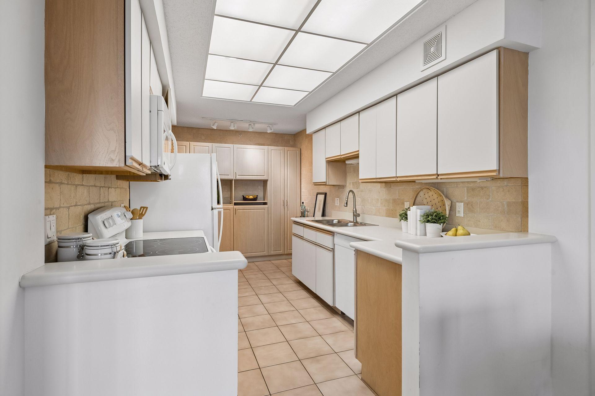 1201 Yale Place 403 Property Photo 6