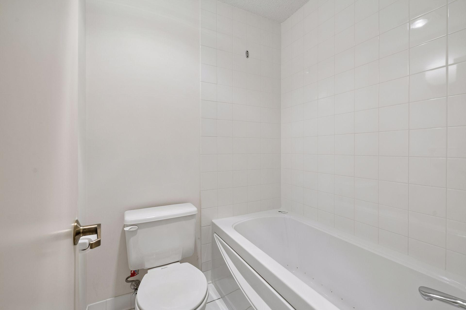 1201 Yale Place 403 Property Photo 15
