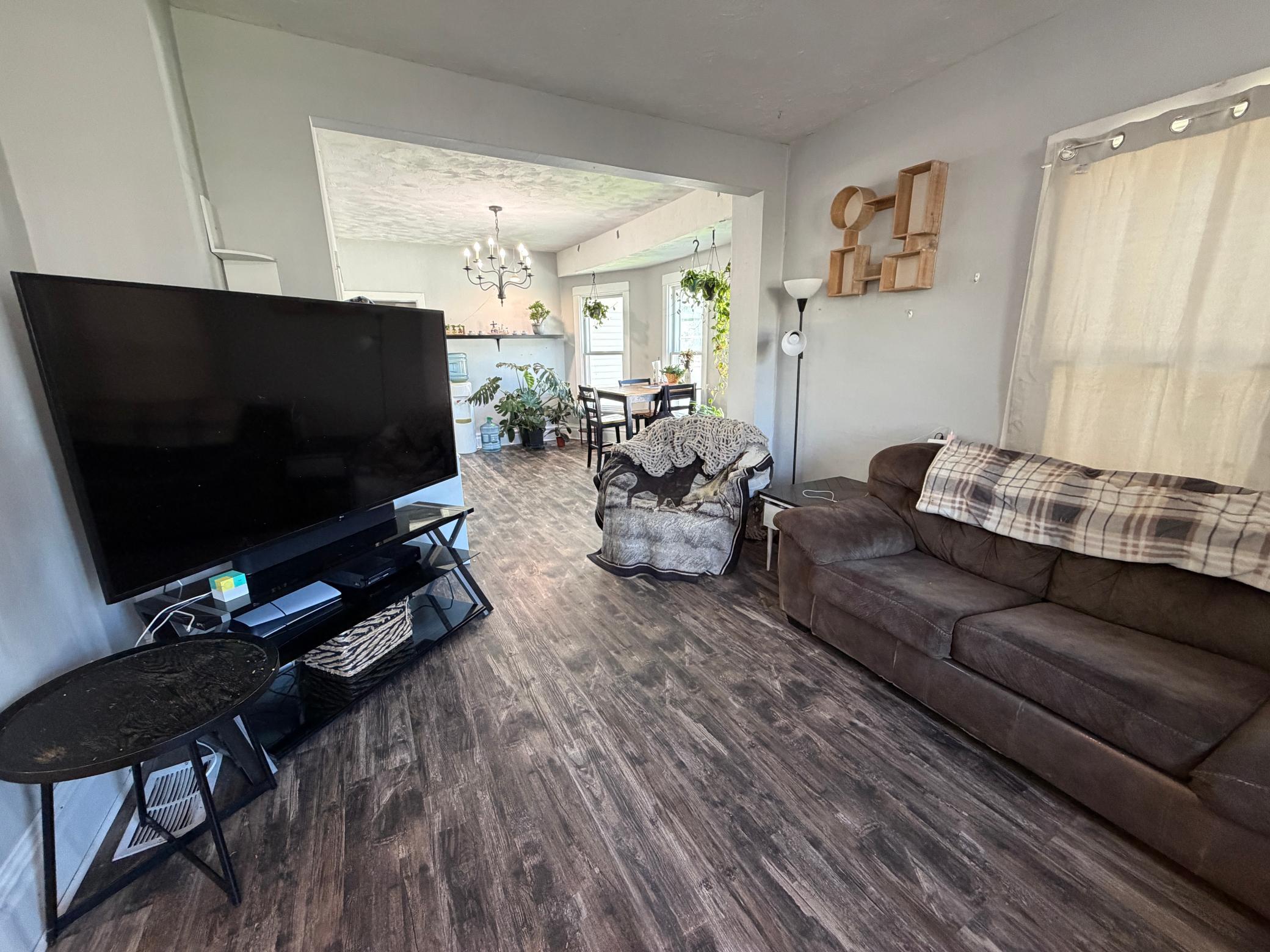 308 Center Street E Property Photo 6