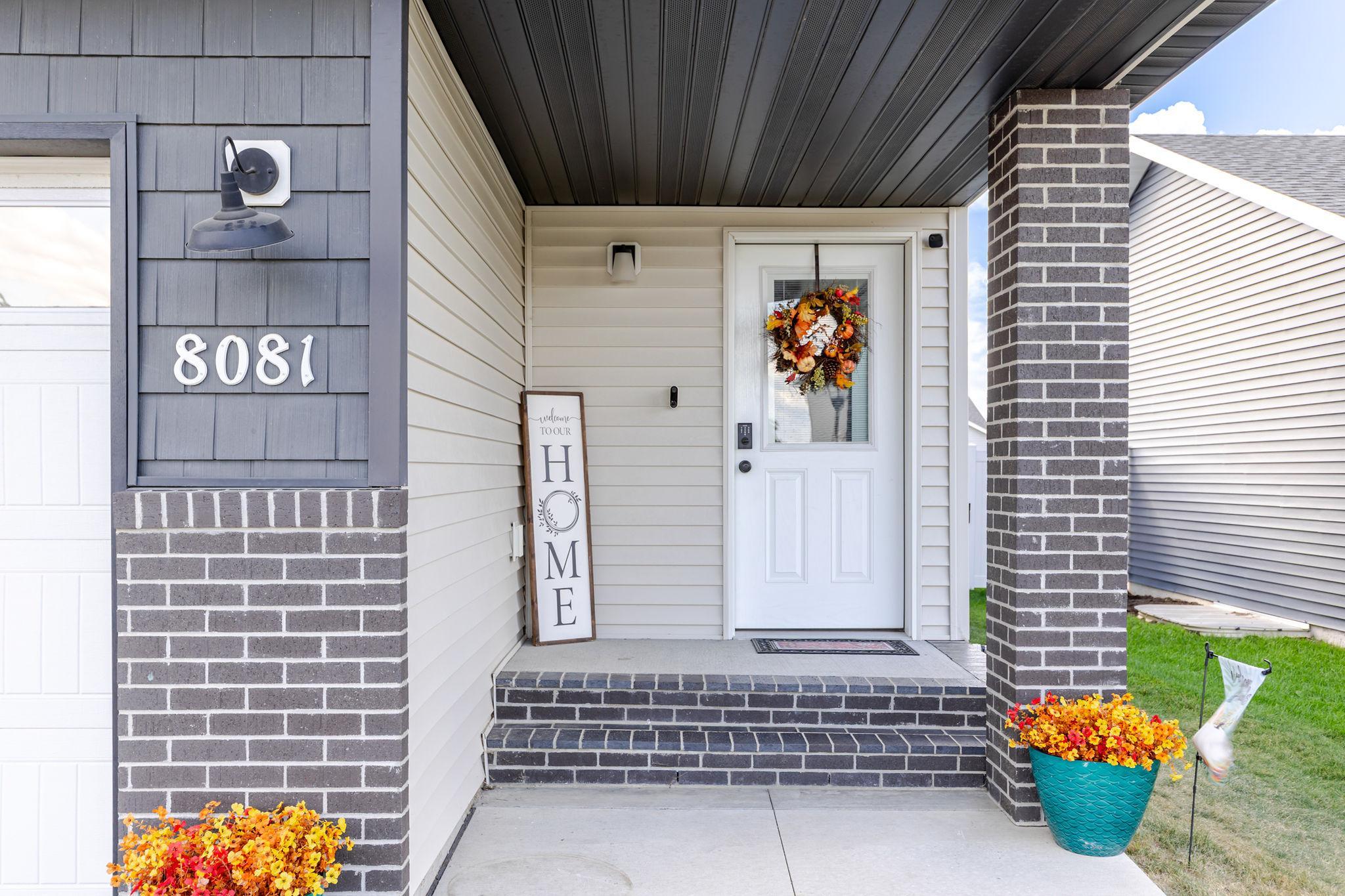 8081 Goldfinch Drive Property Photo 2