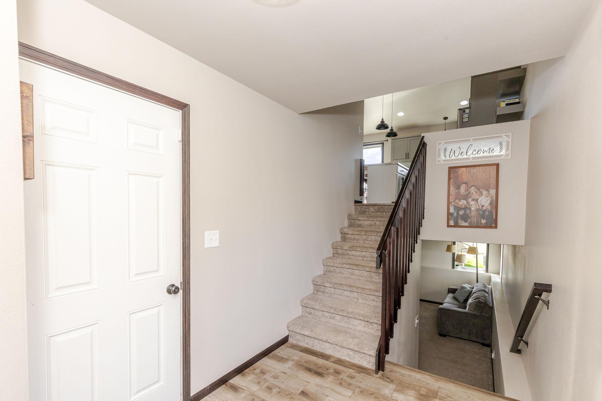 8081 Goldfinch Drive Property Photo 3